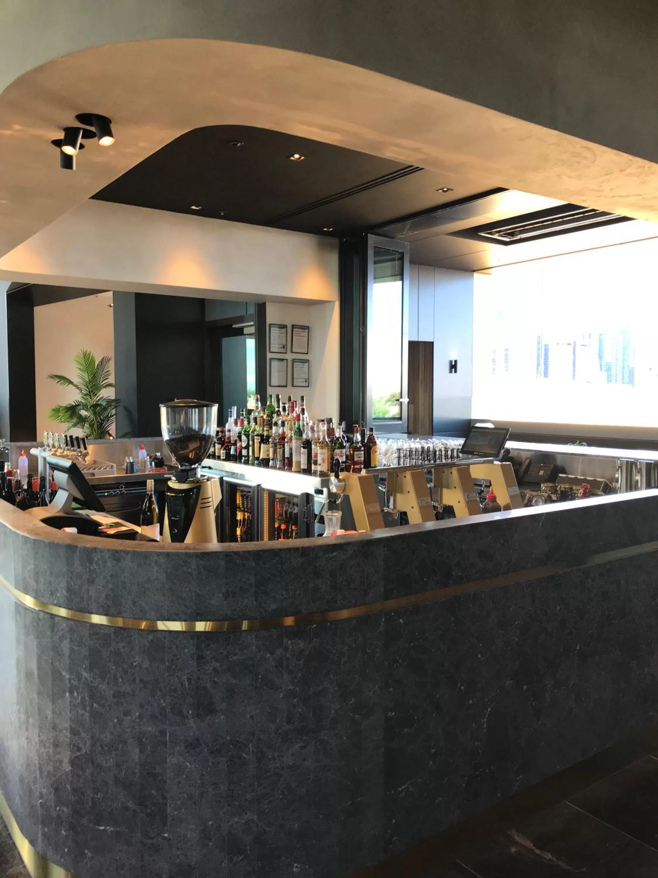Restaurant/places to eat in Novotel Melbourne South Wharf