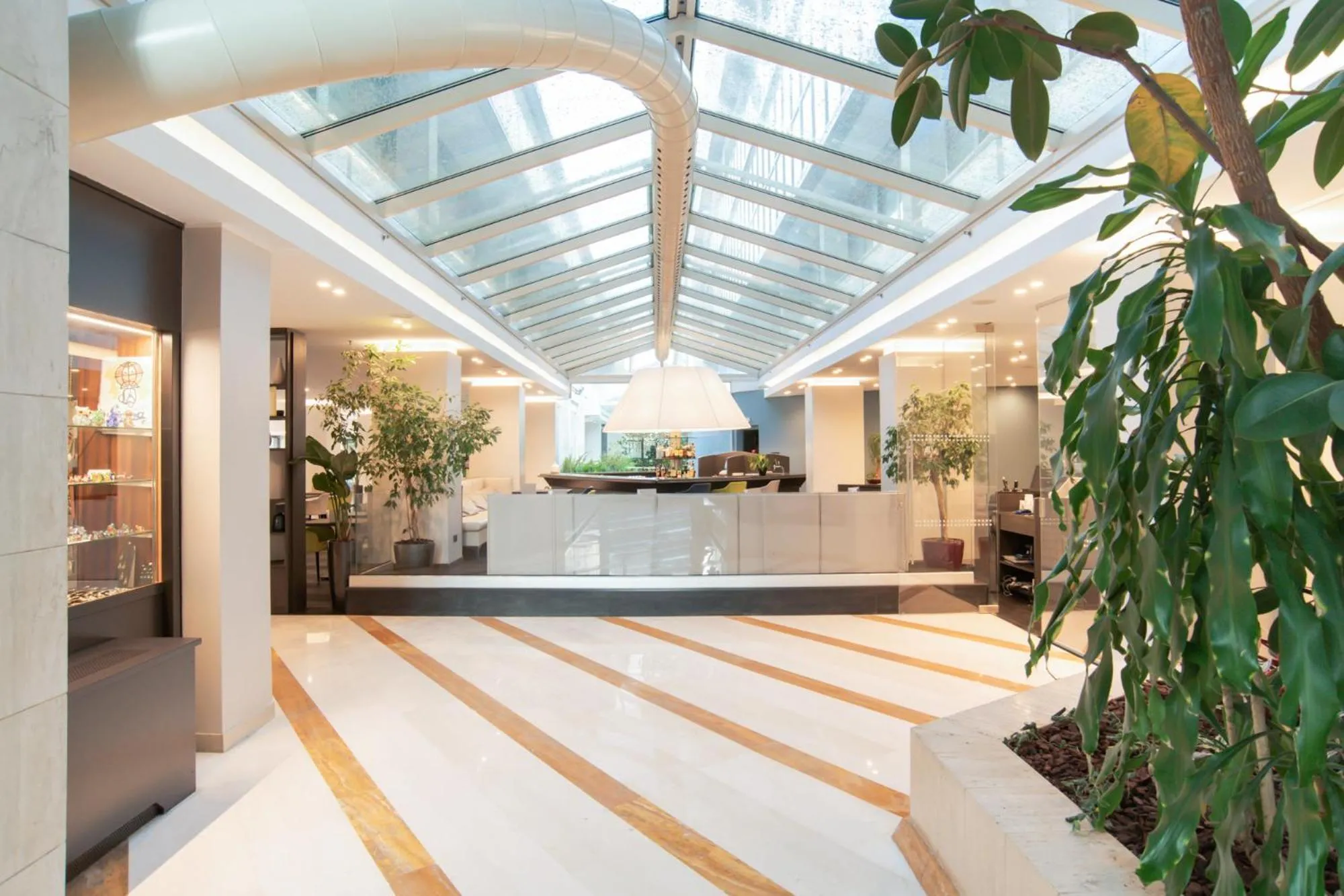 Lobby or reception in Mercure Roma West
