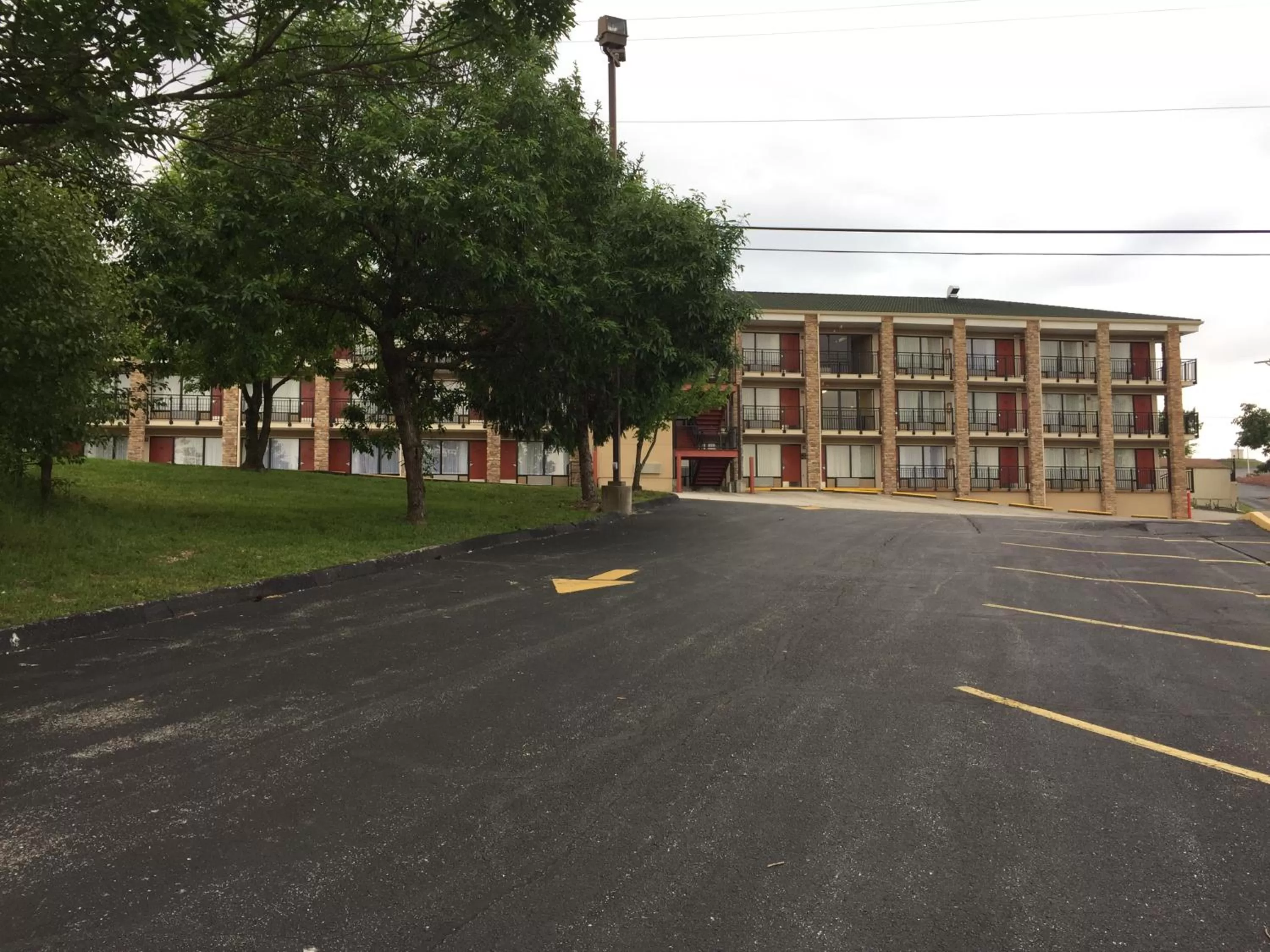 Natural landscape in Suburban Studios Branson On The Strip