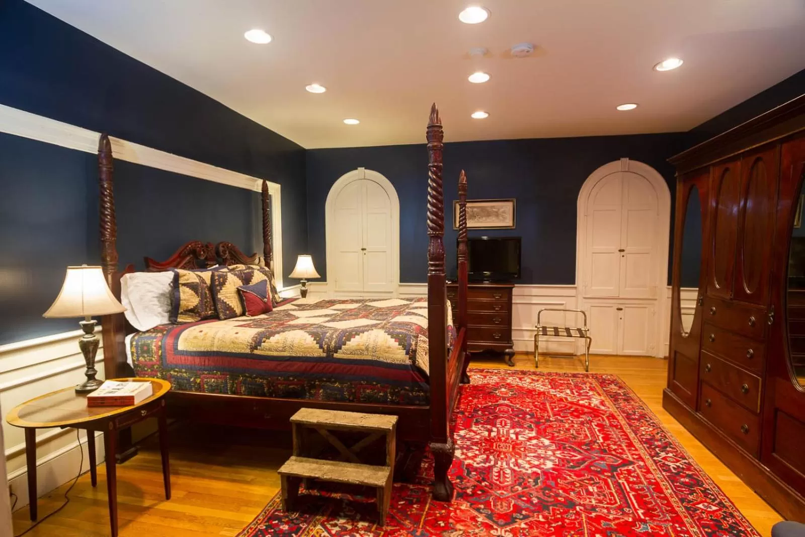 Property building, Bed in The Inn at Lincoln Square