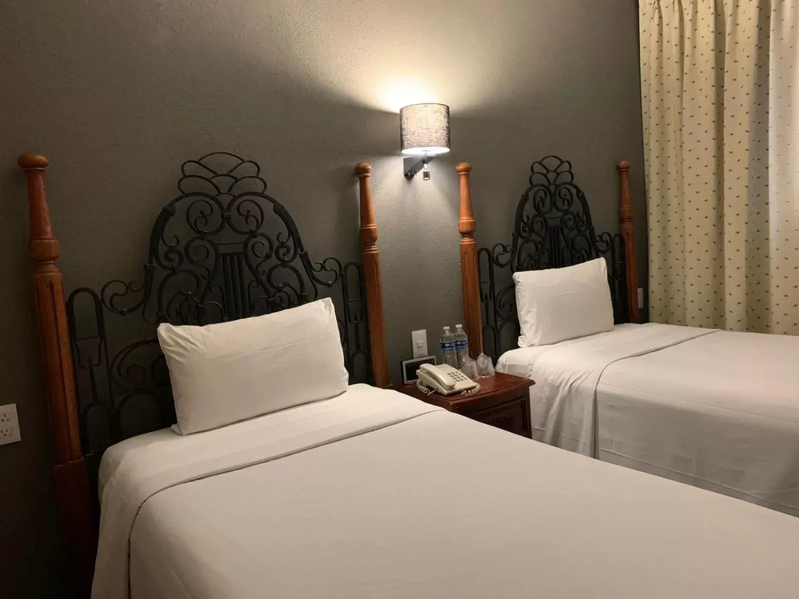 Twin Room in Canada Central & Rooftop Twin Room in Canada Central & Rooftop