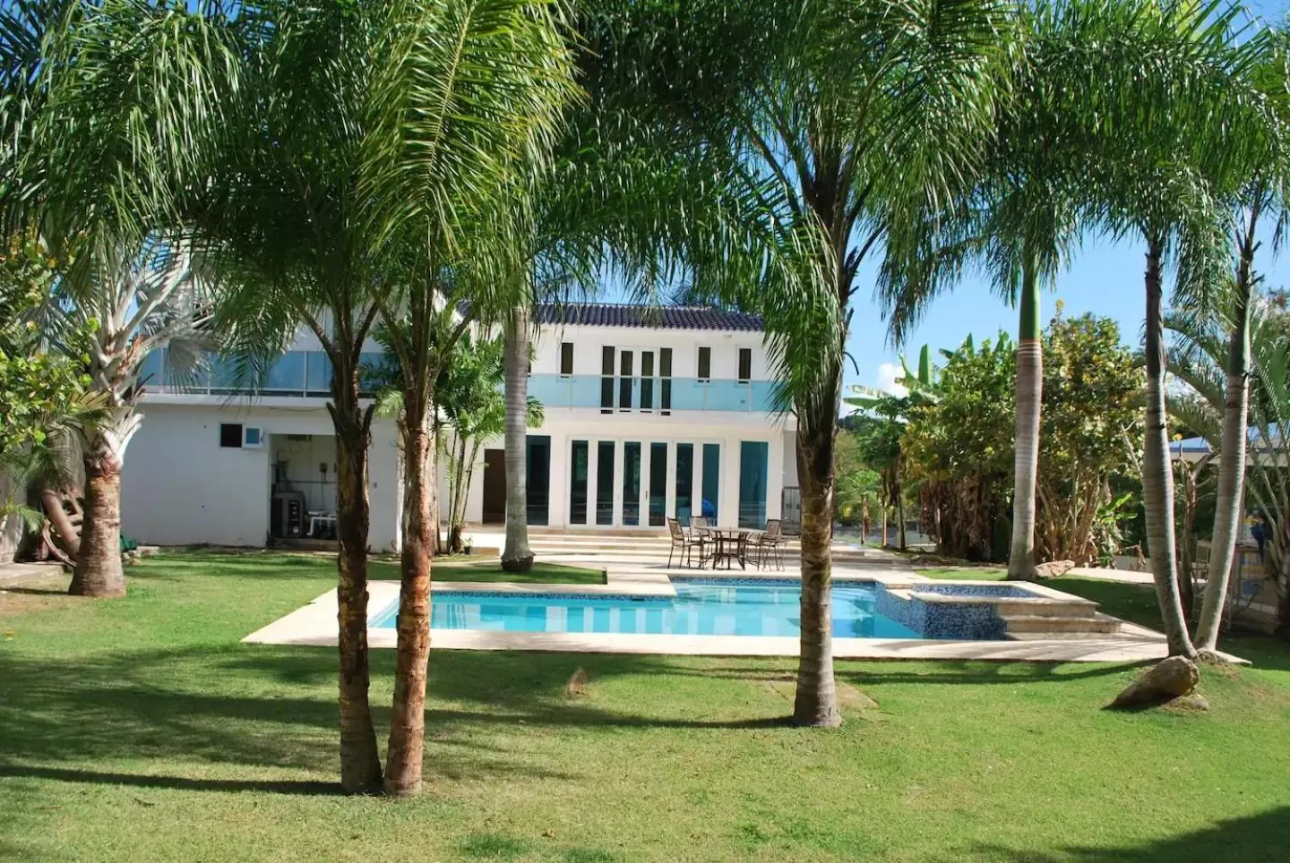 Property building, Swimming Pool in Manati World Point Inn