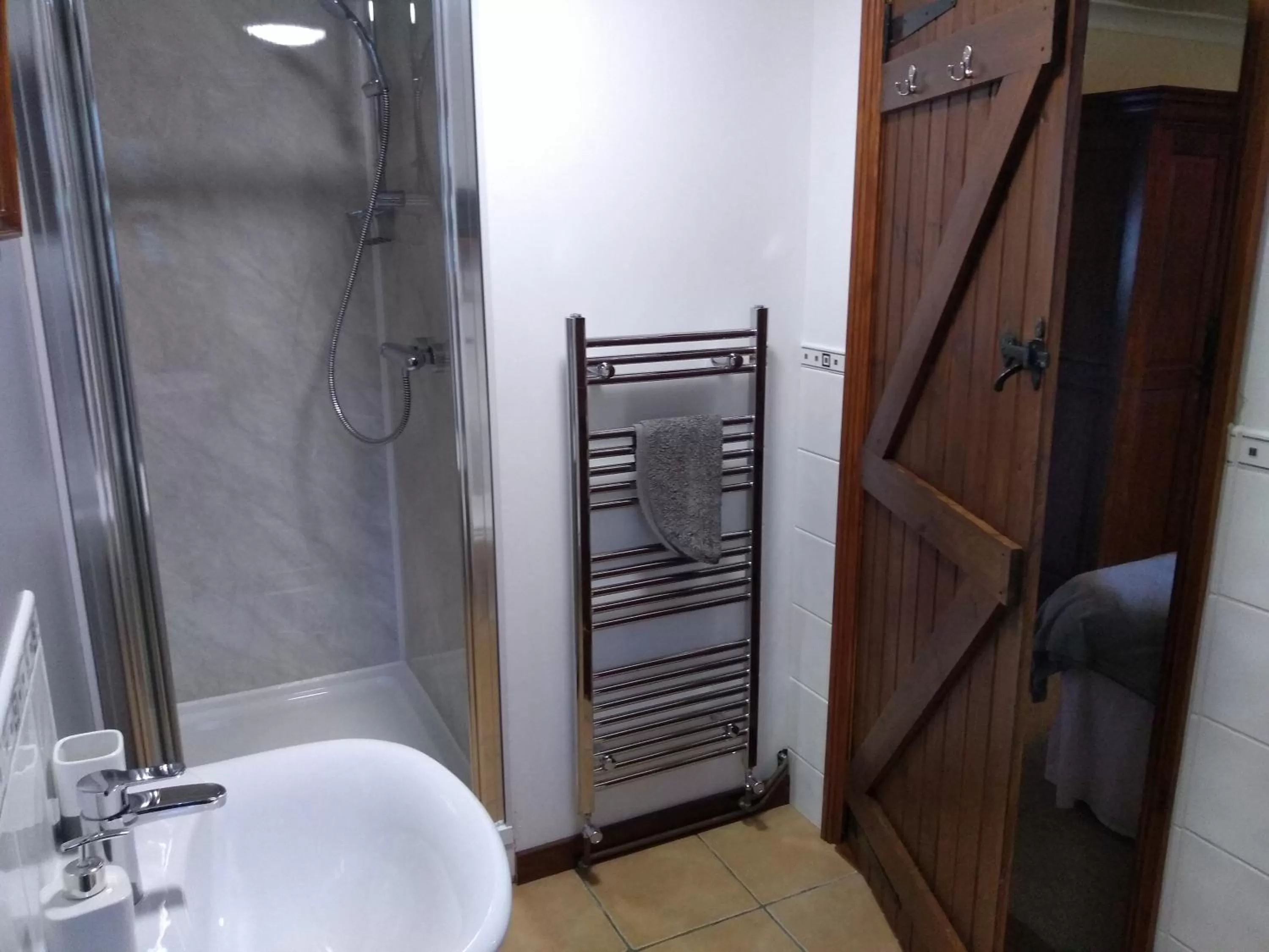 Shower in Highfields Holidays bed & breakfast