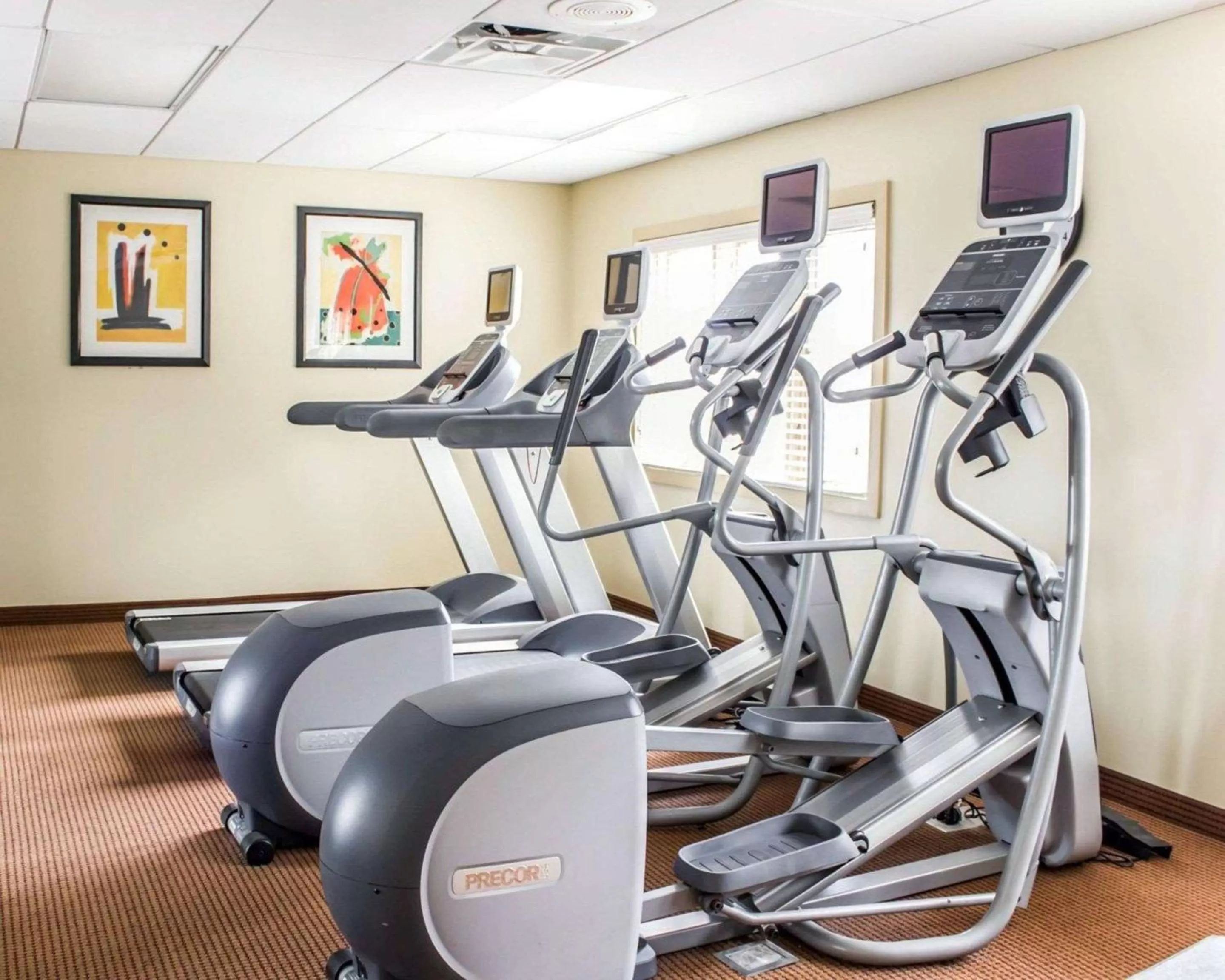 Fitness centre/facilities in Comfort Inn Fayetteville near Fort Bragg