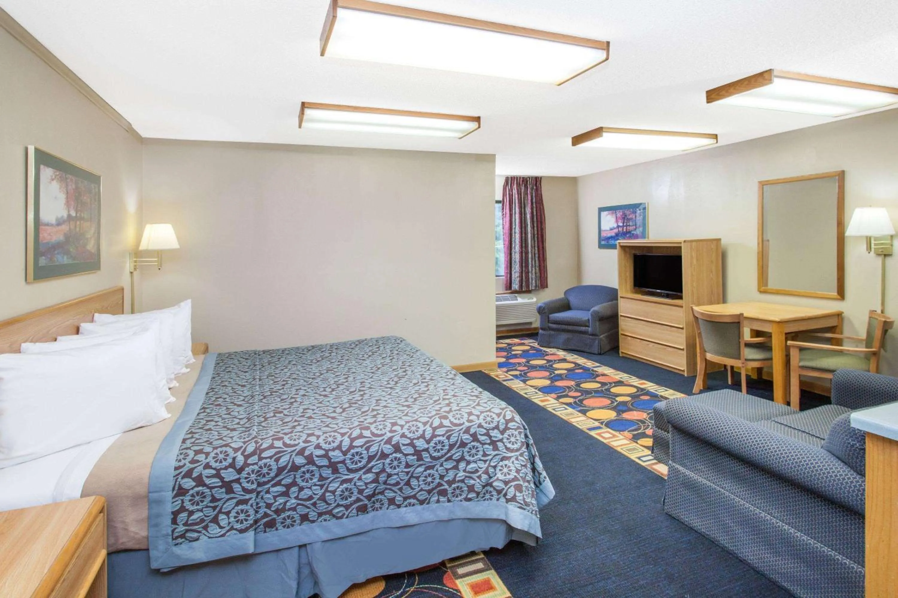 Bed in Days Inn by Wyndham Farmer City