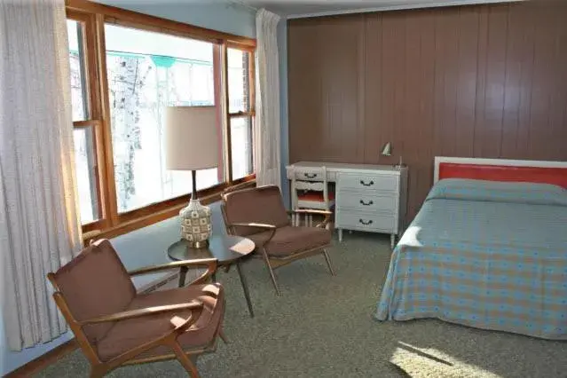 Deluxe Double or Twin Room with Lake View in Historic Birch Lodge and Motel Deluxe Double or Twin Room with Lake View in Historic Birch Lodge and Motel