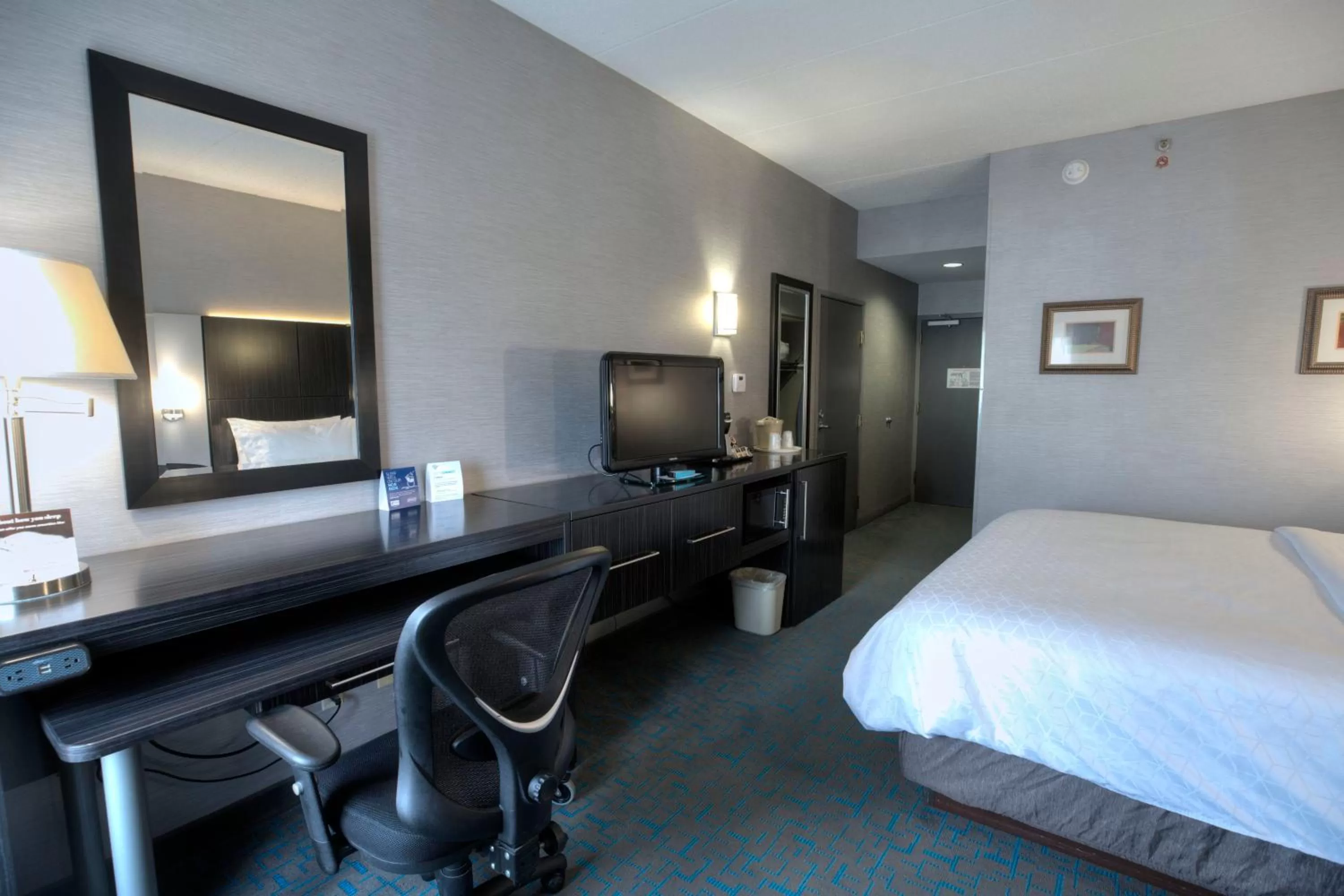 Photo of the whole room, Bed in Holiday Inn Express Janesville-I-90 & US Highway 14 by IHG