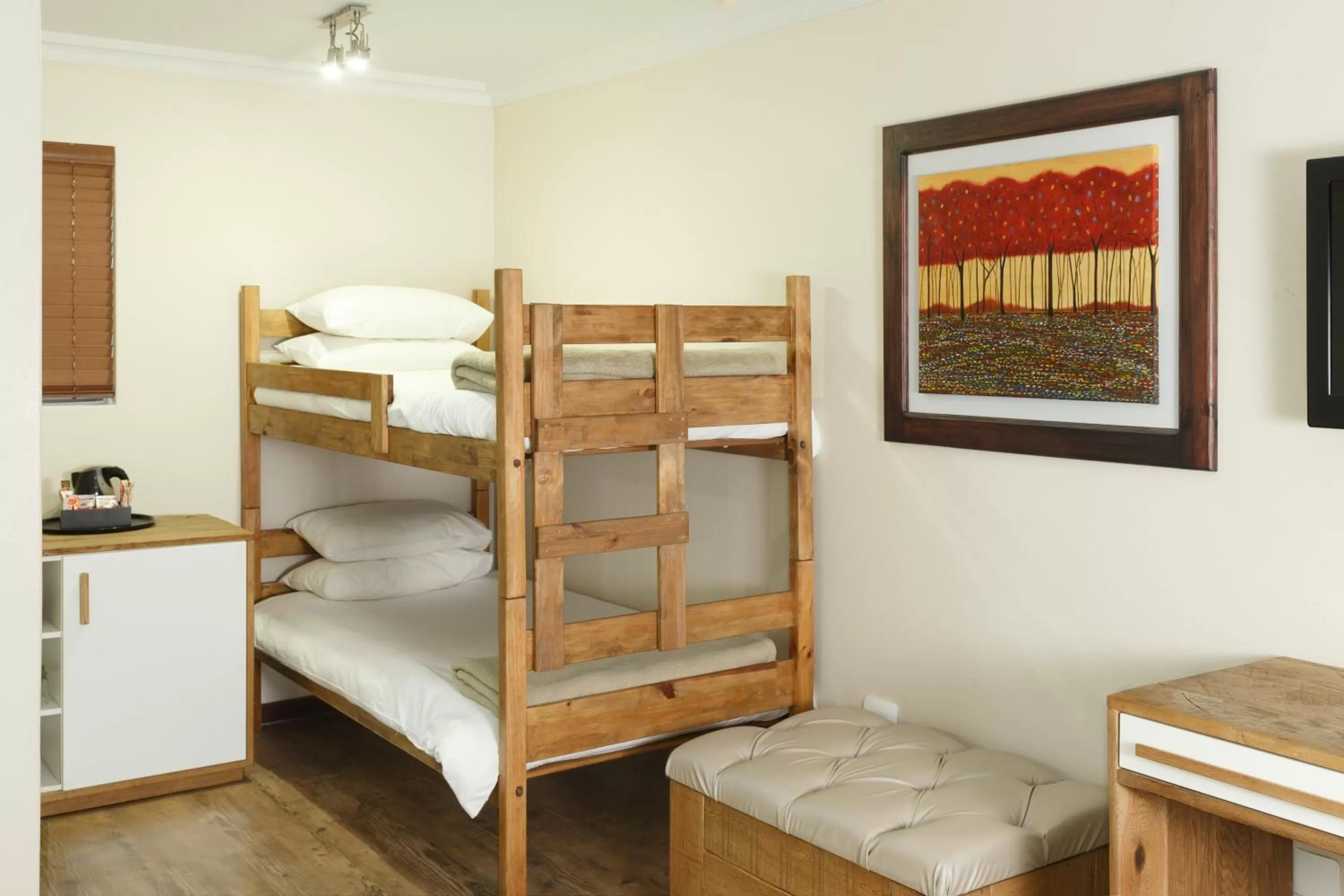 Coffee/tea facilities, Bed in Loerie Guest Lodge