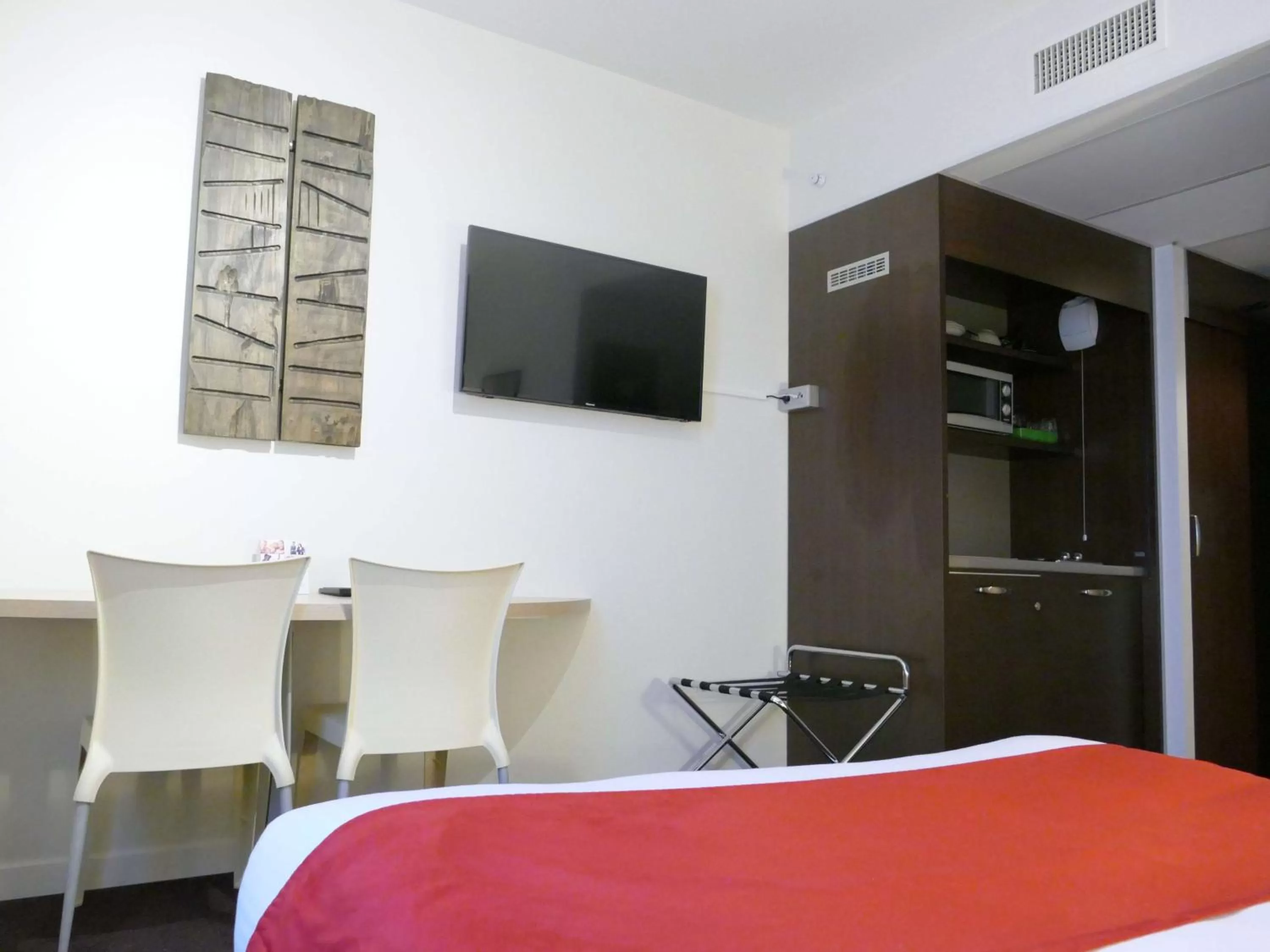 TV and multimedia, Bed in Sure Hotel by Best Western Nantes Beaujoire