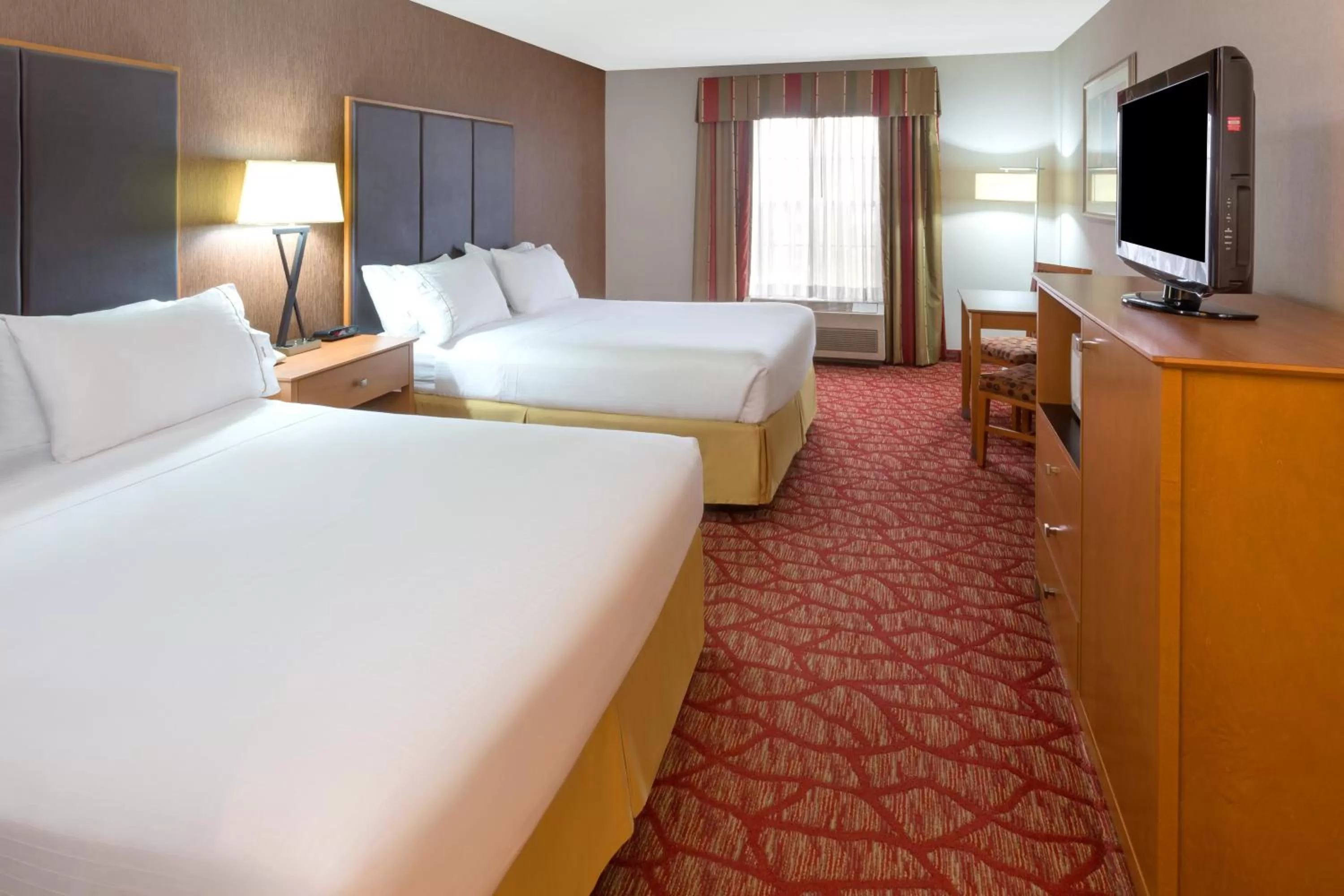 Photo of the whole room, Bed in Holiday Inn Express Grants Pass by IHG