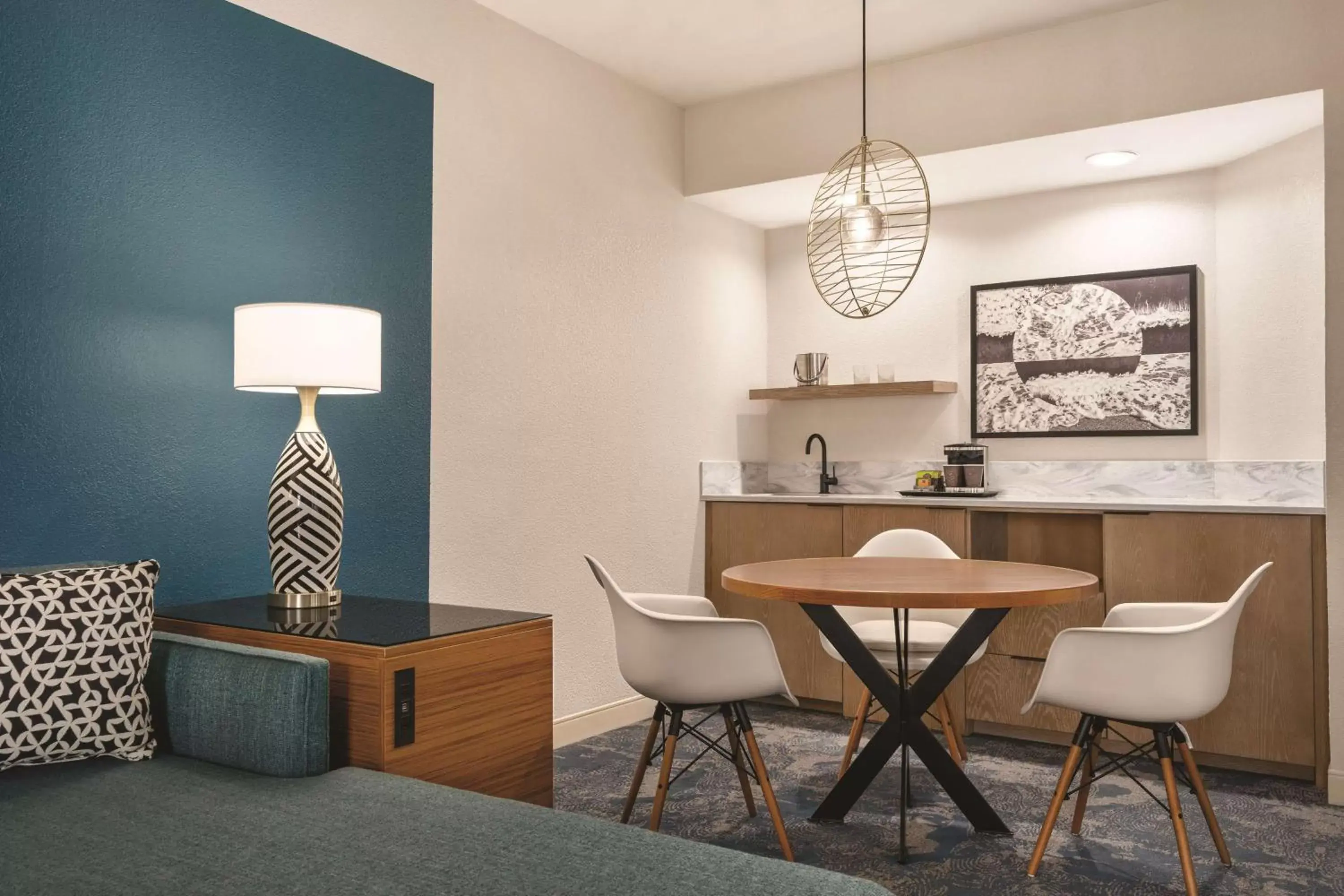 One Bedroom King Suite - Non Smoking in DoubleTree by Hilton Tampa Rocky Point Waterfront One Bedroom King Suite - Non Smoking in DoubleTree by Hilton Tampa Rocky Point Waterfront