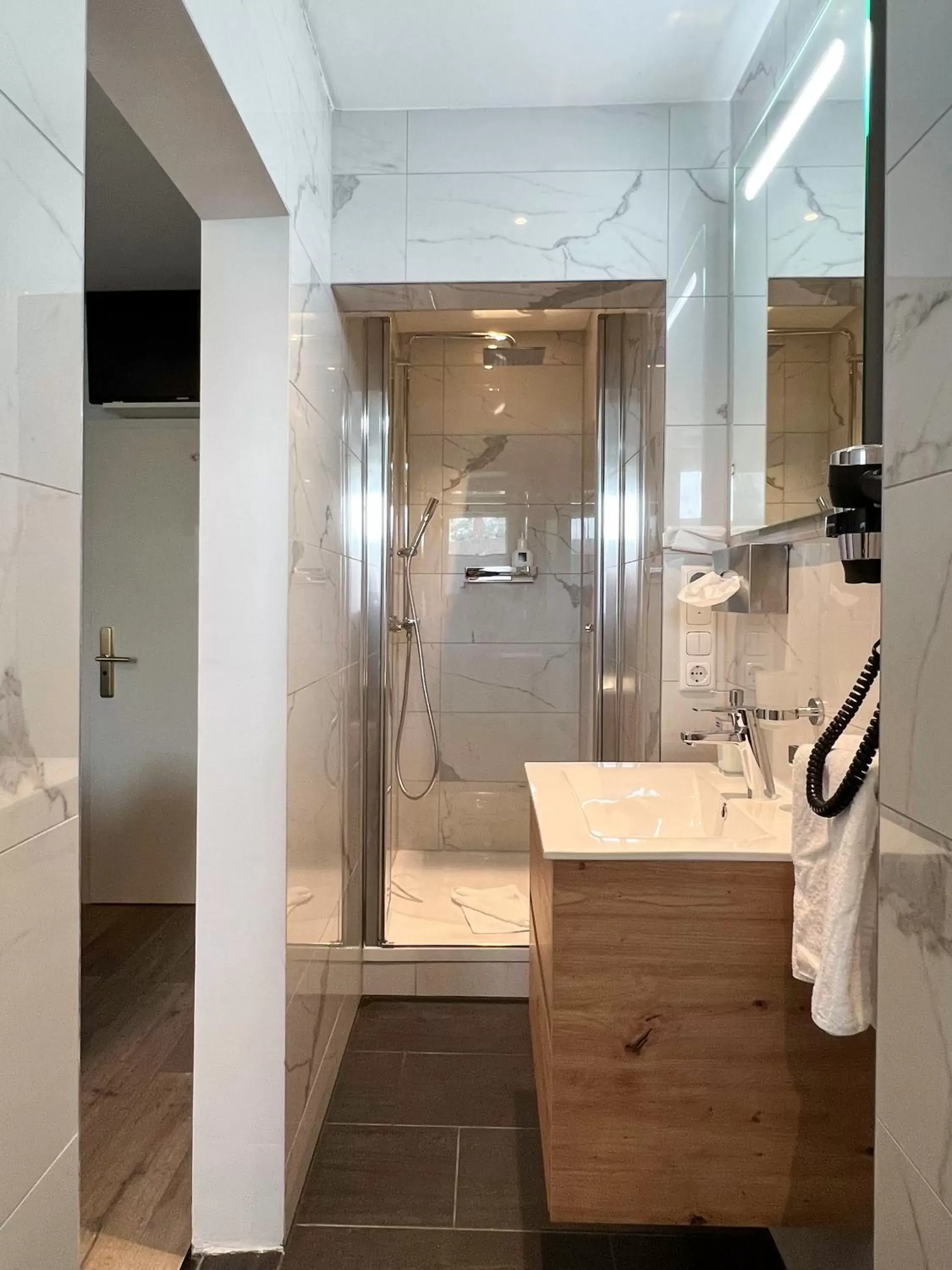 Small Single Room in Hotel Schlossblick Chiemsee Small Single Room in Hotel Schlossblick Chiemsee