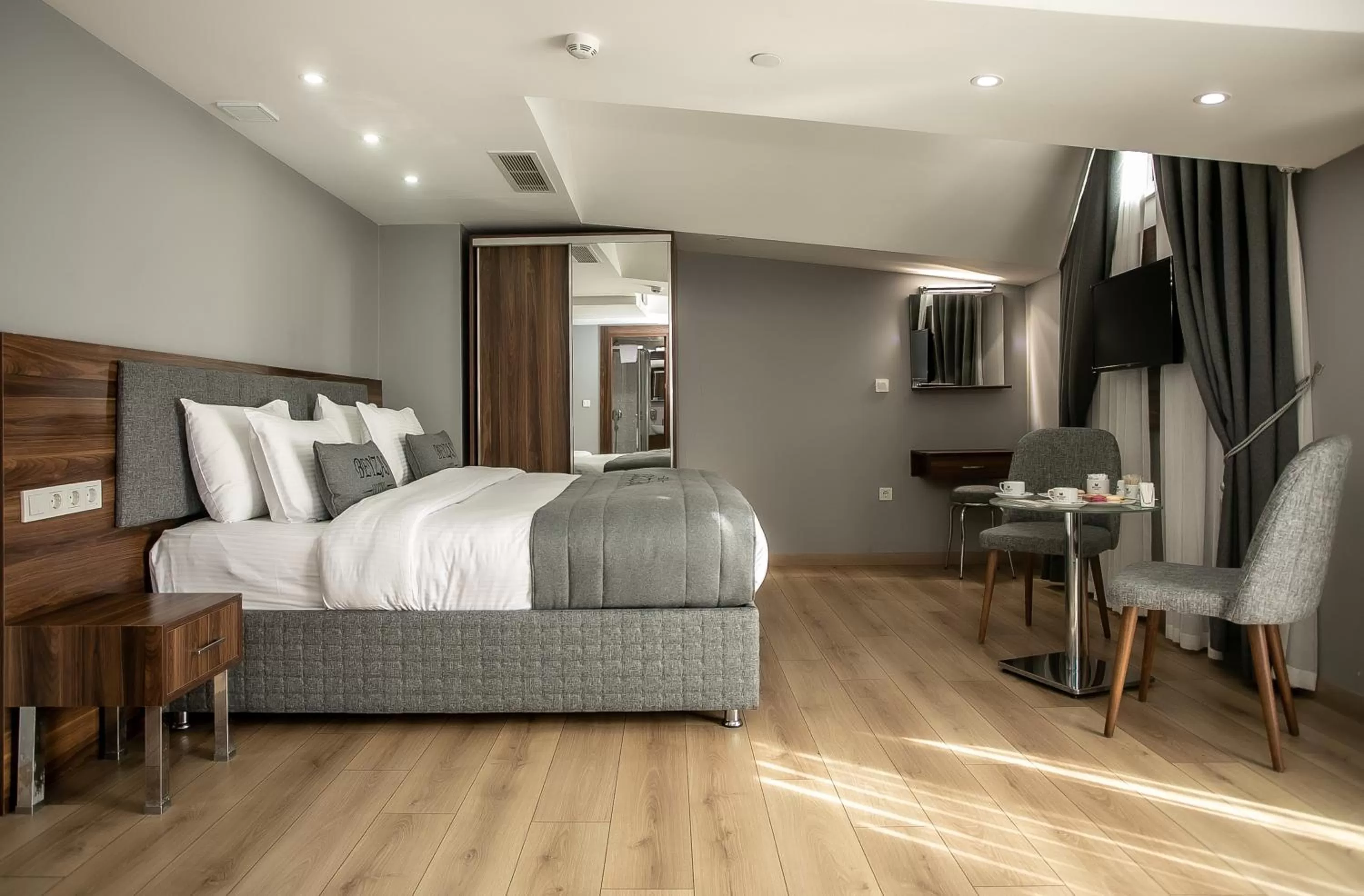 Communal lounge/ TV room in Beyzas Hotels & Suites