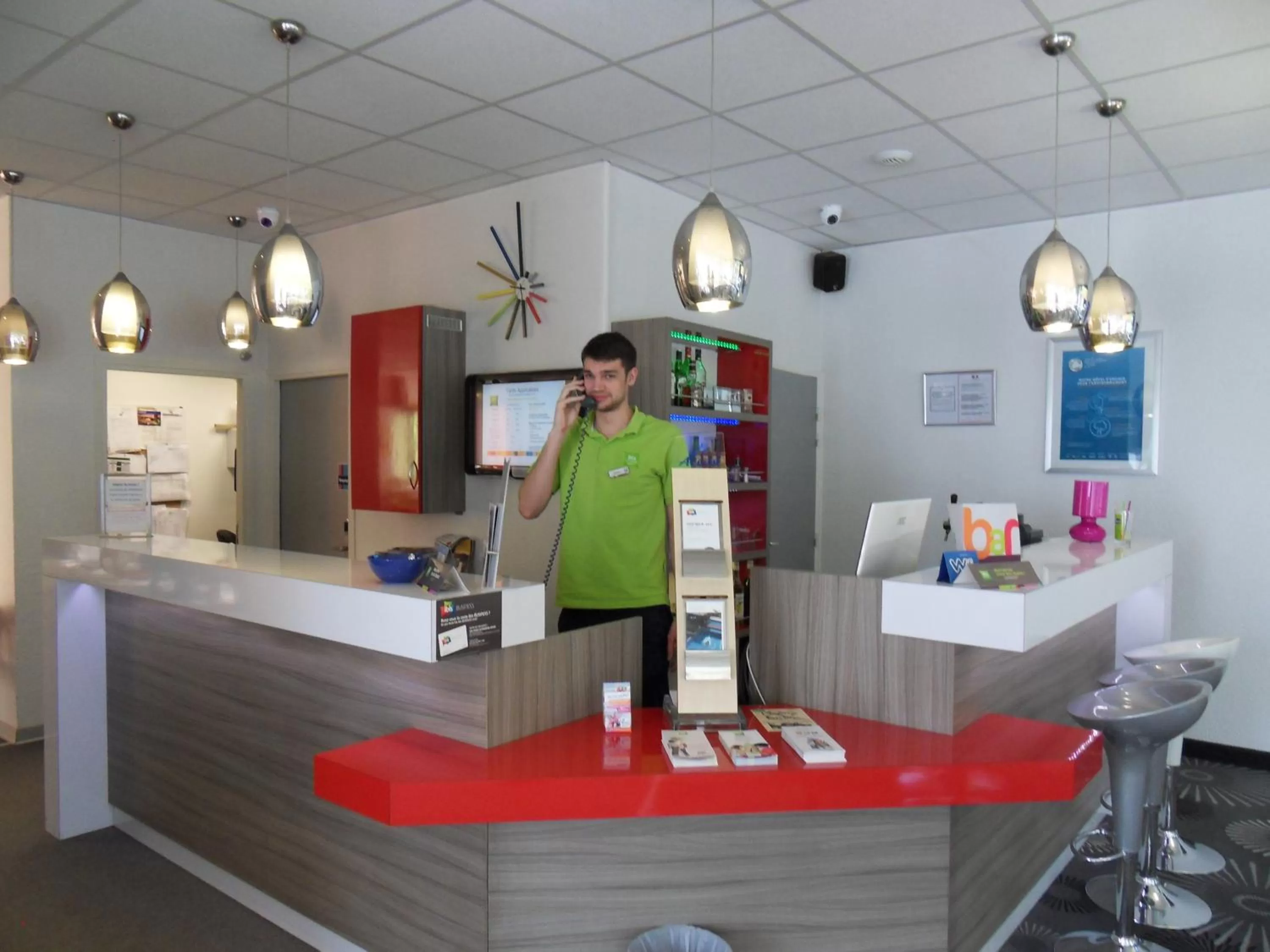 Staff in ibis Styles Grenoble Centre Gare