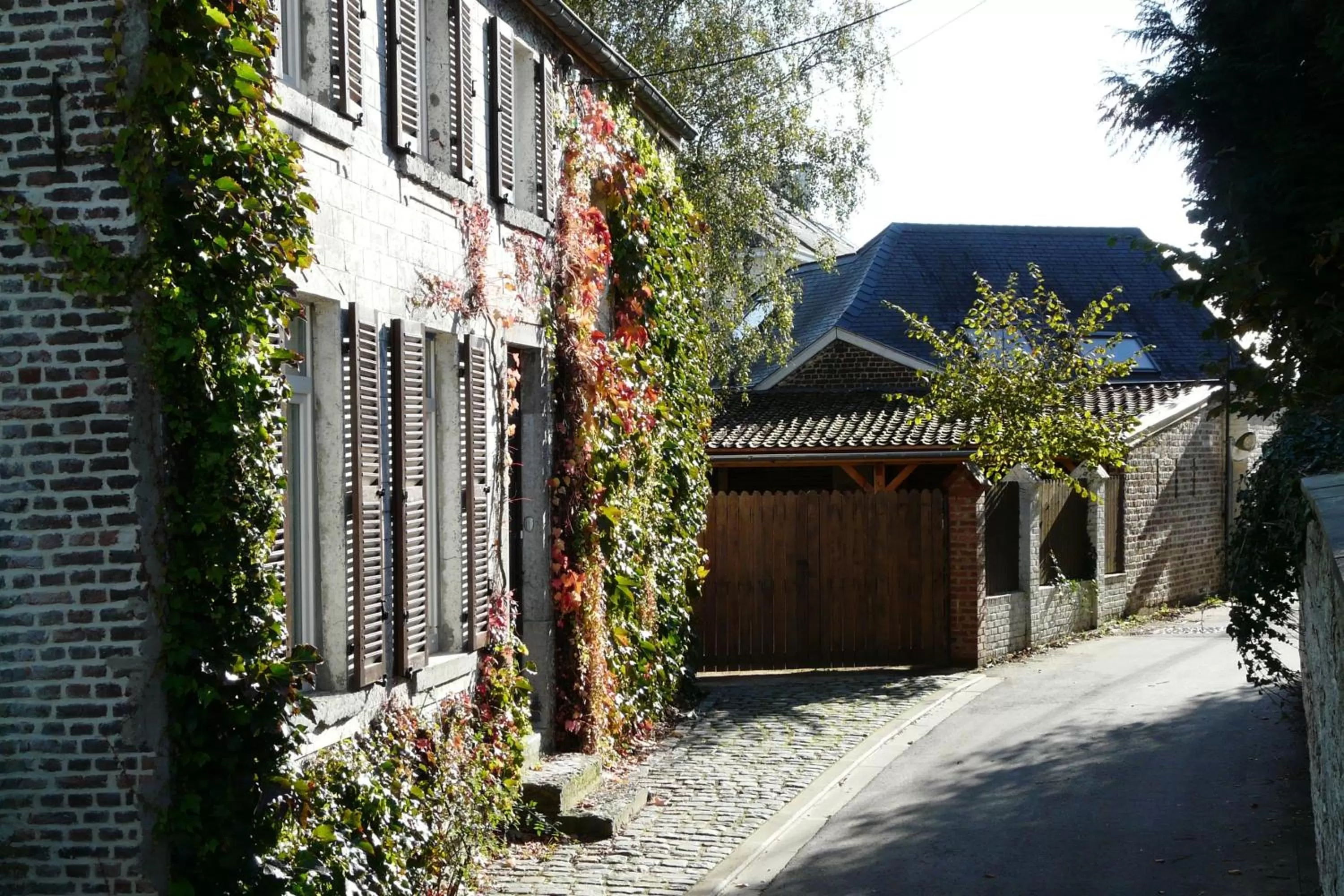 Facade/entrance, Property Building in B&B Le Valangré