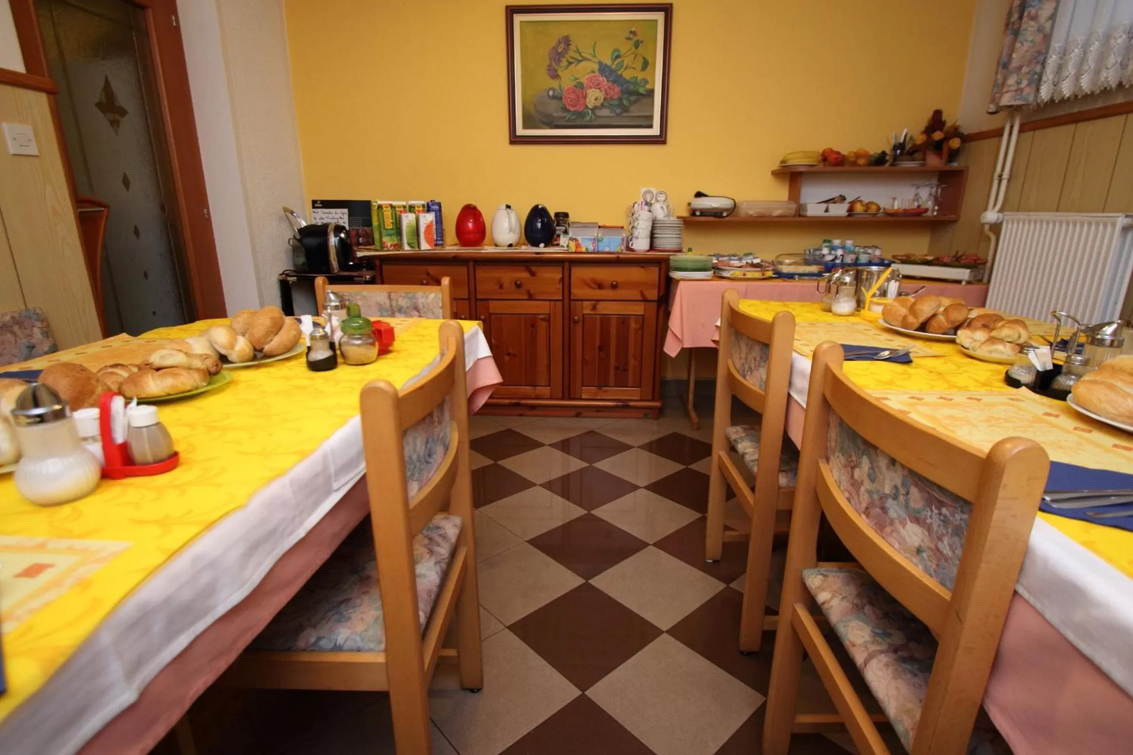 Restaurant/places to eat in Rooms & Apartments Jana