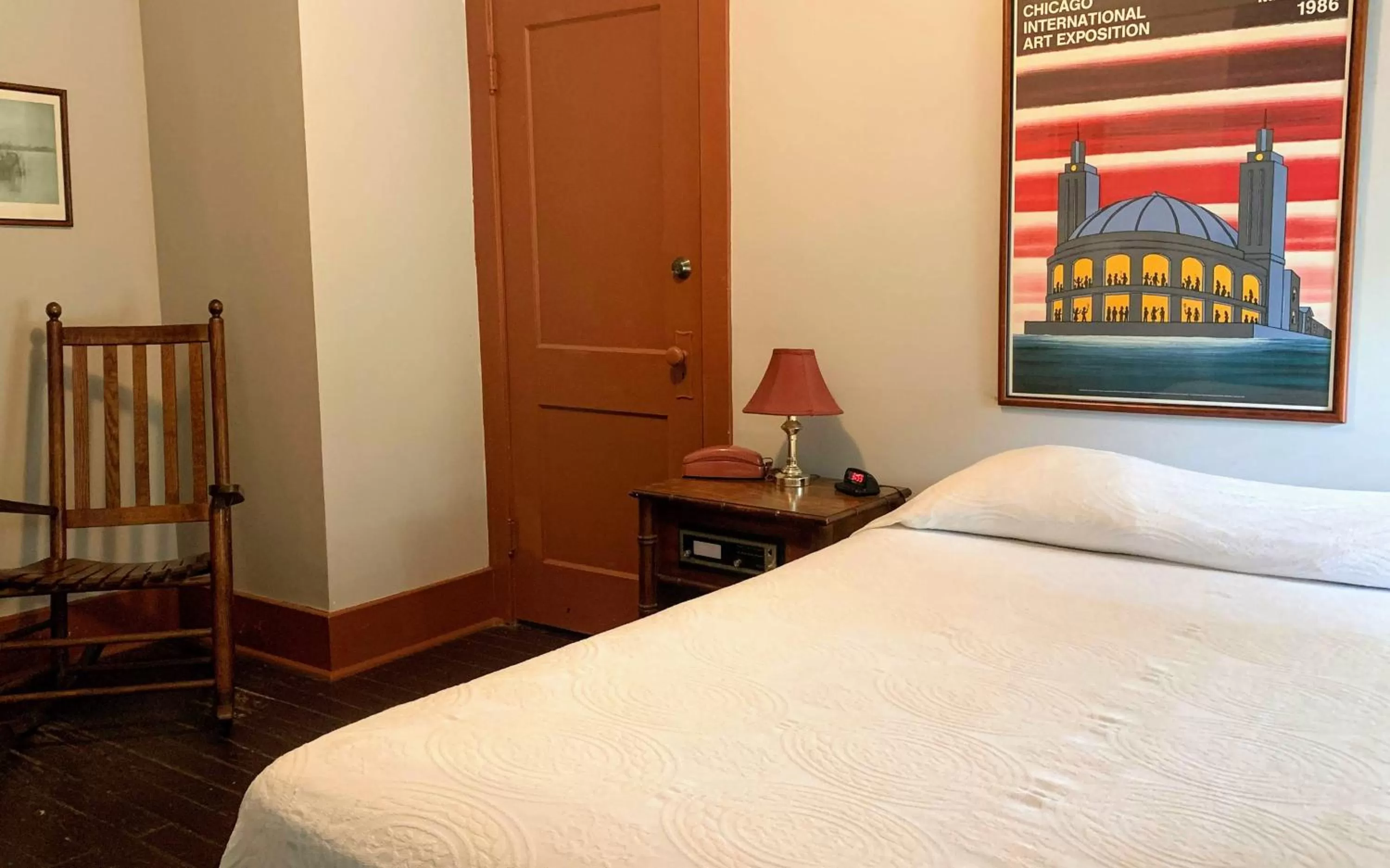 Bedroom, Bed in Lakeside Inn