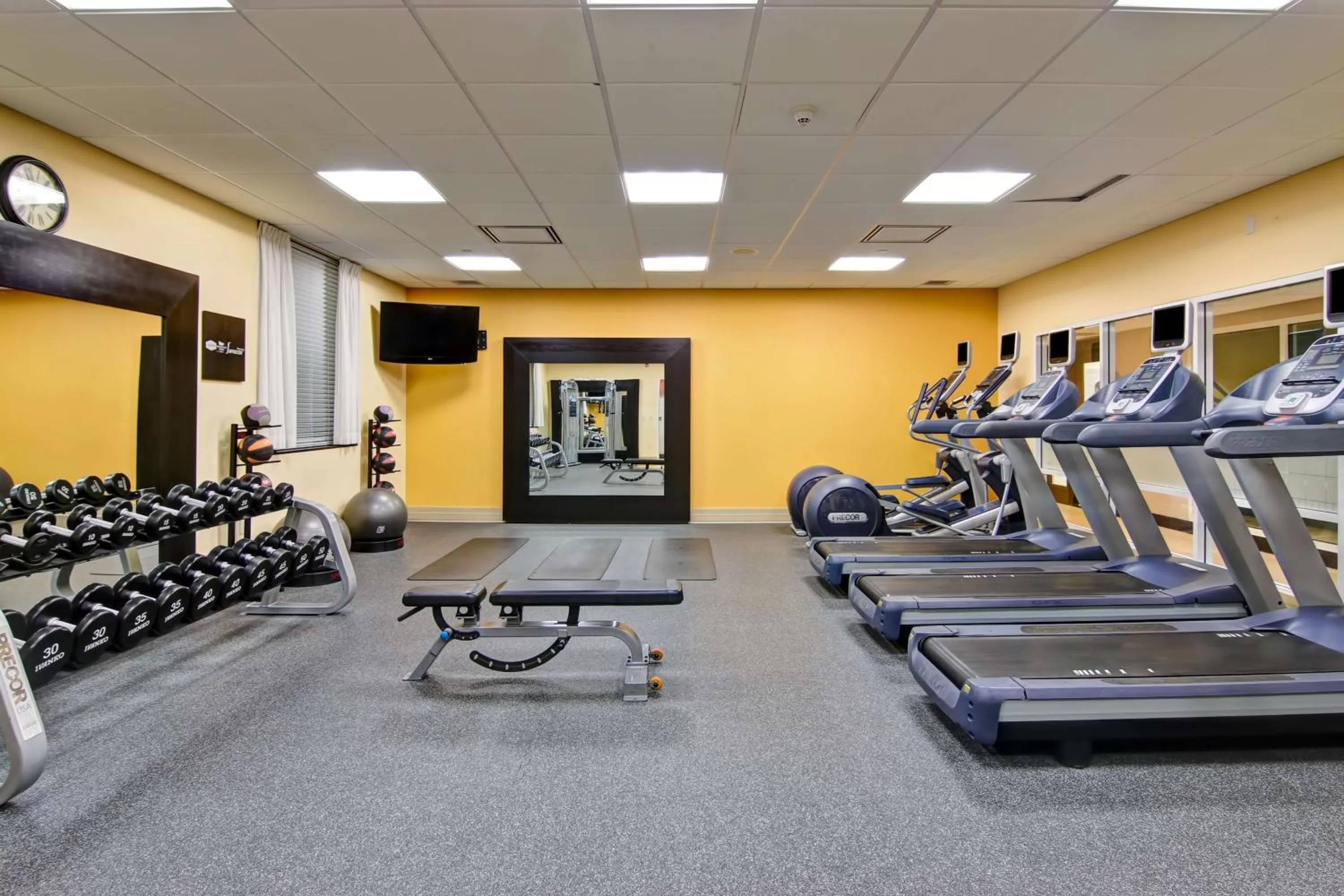 Fitness centre/facilities in Homewood Suites by Hilton Toronto Airport Corporate Centre