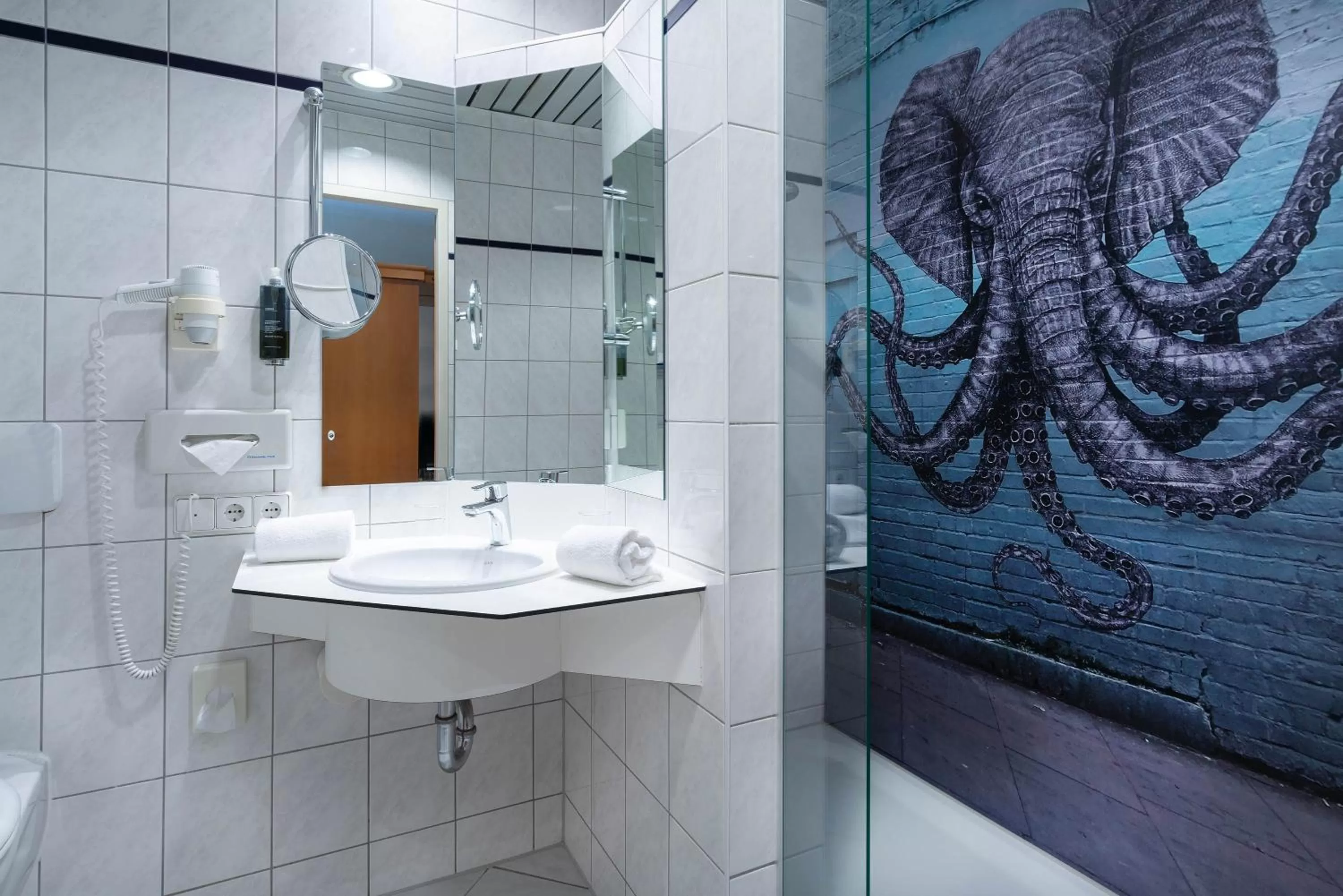 Shower in Seminaris Avendi Hotel Potsdam