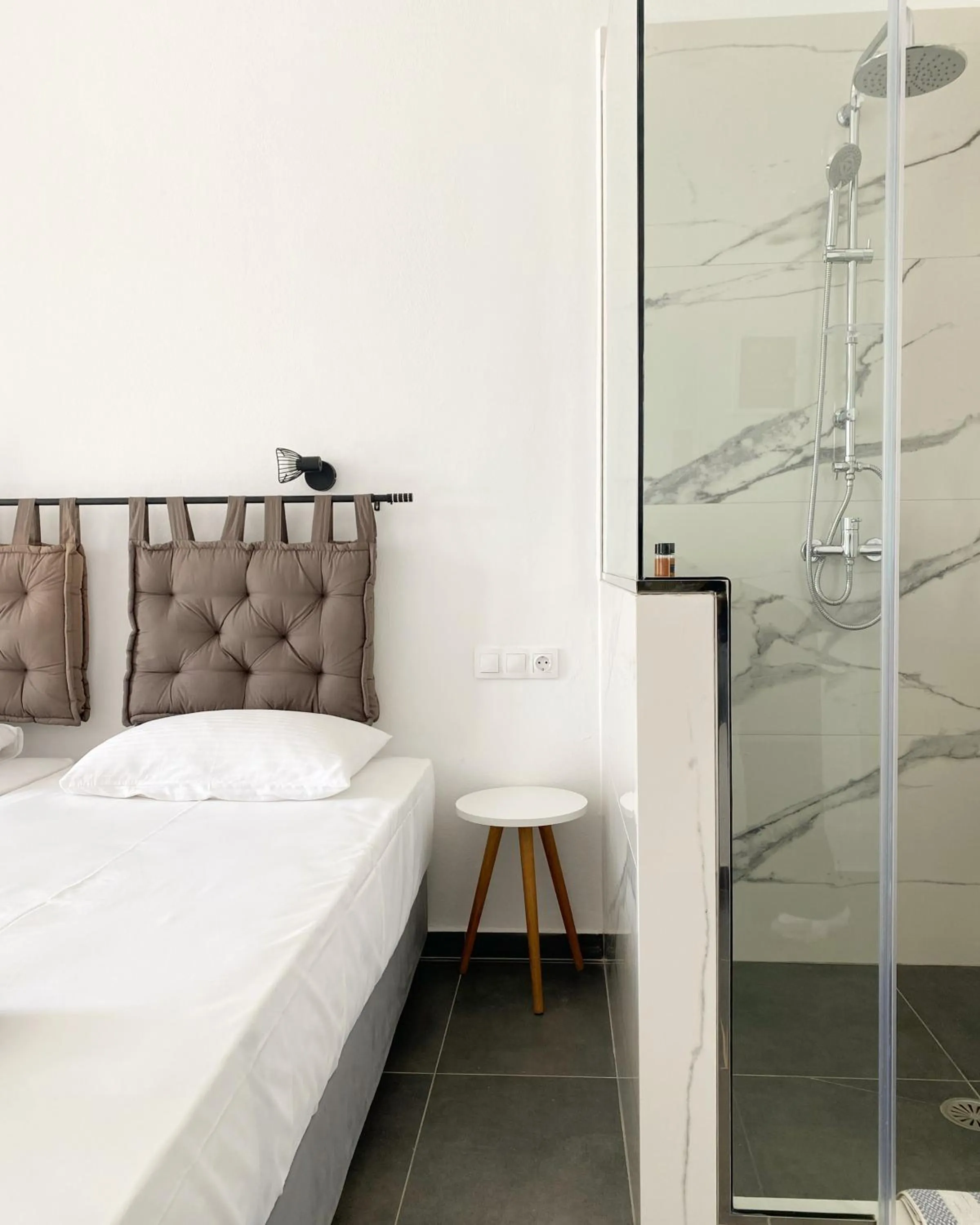 Photo of the whole room, Bed in Fikas Hotel