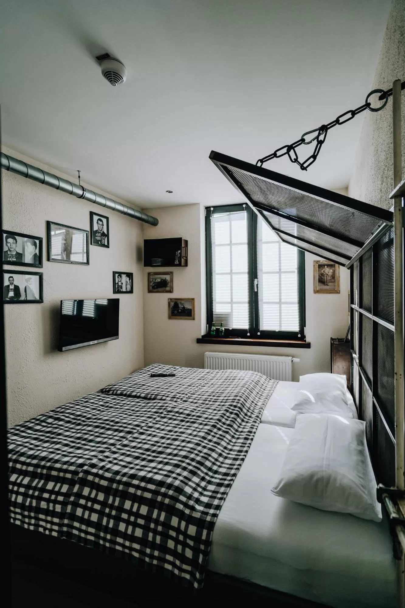 Bed in Road Stop Wuppertal