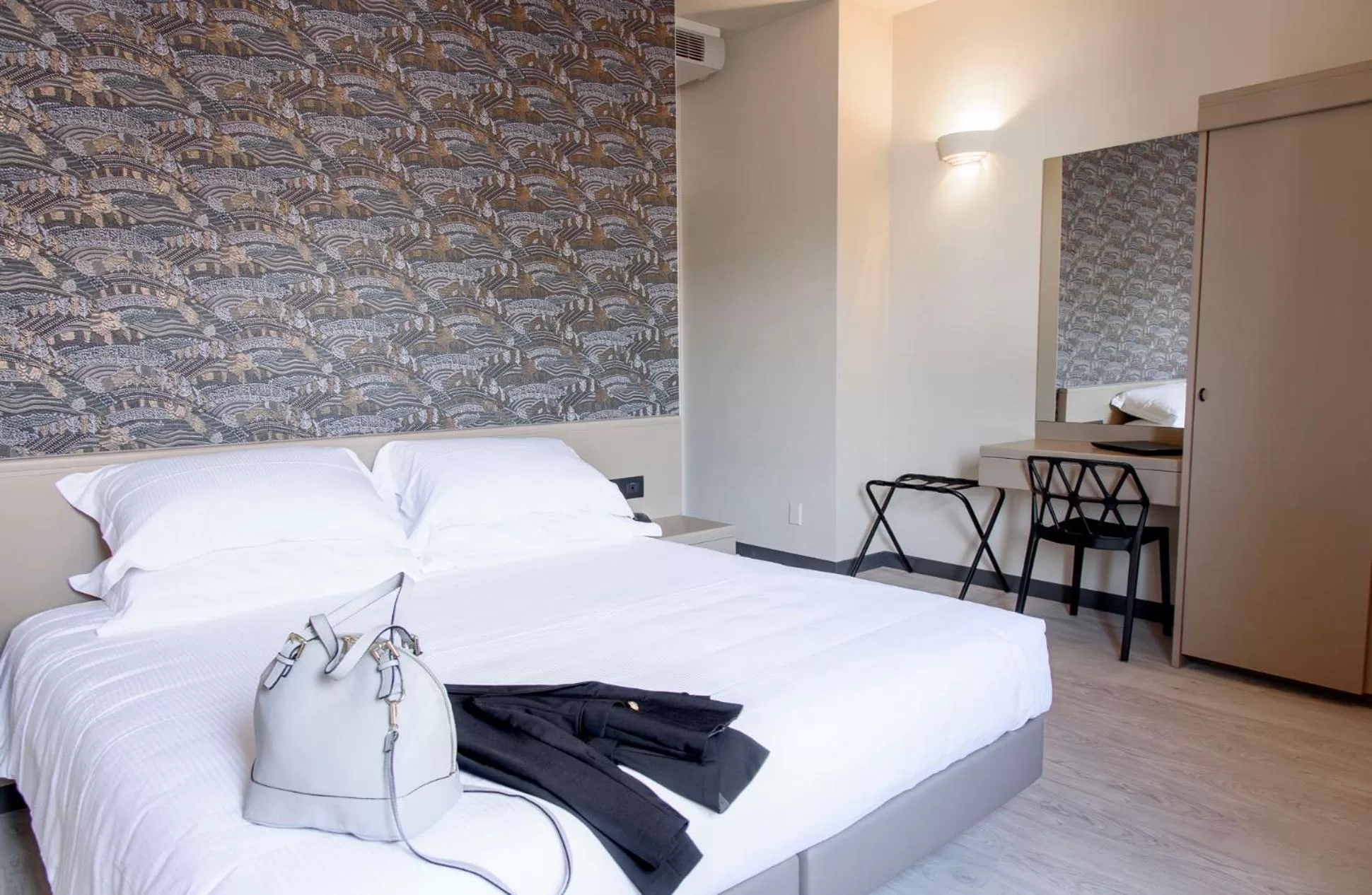 Seating area, Bed in Hotel Zenit