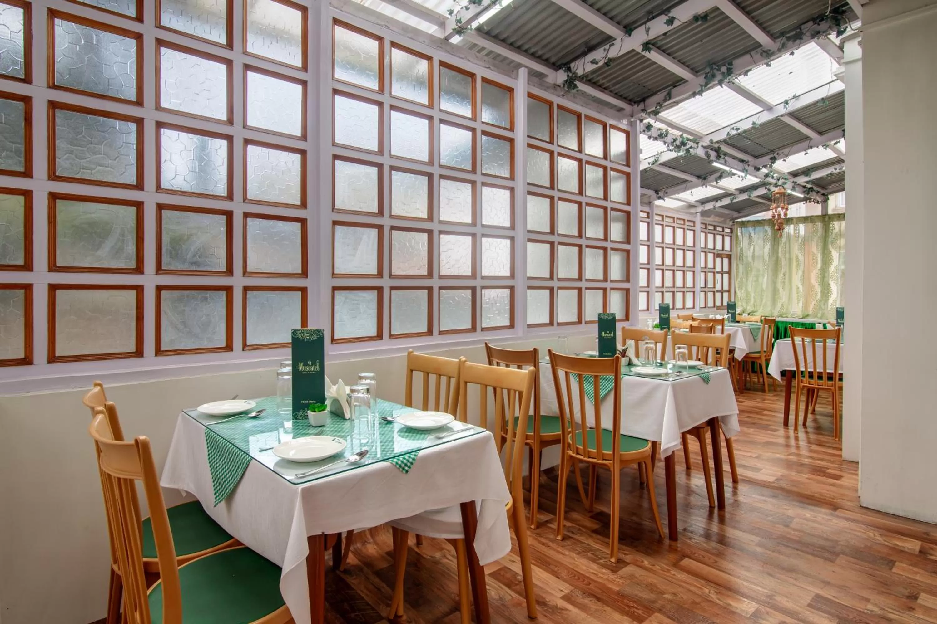 Restaurant/places to eat in Muscatel Spring Burn - 100 Mts from Mall Road