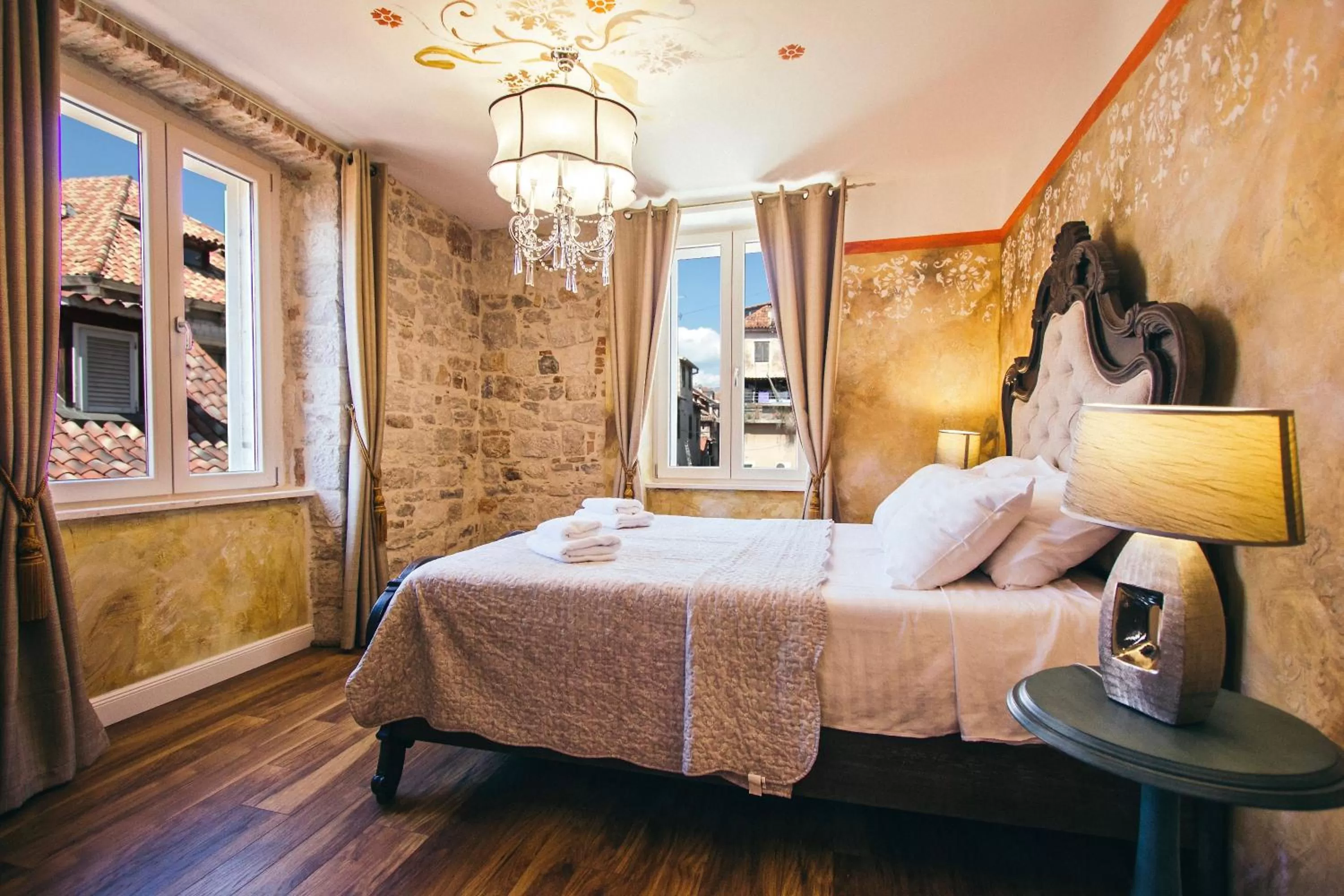 Bed in Plaza Marchi Old Town - MAG Quaint & Elegant Boutique Hotels