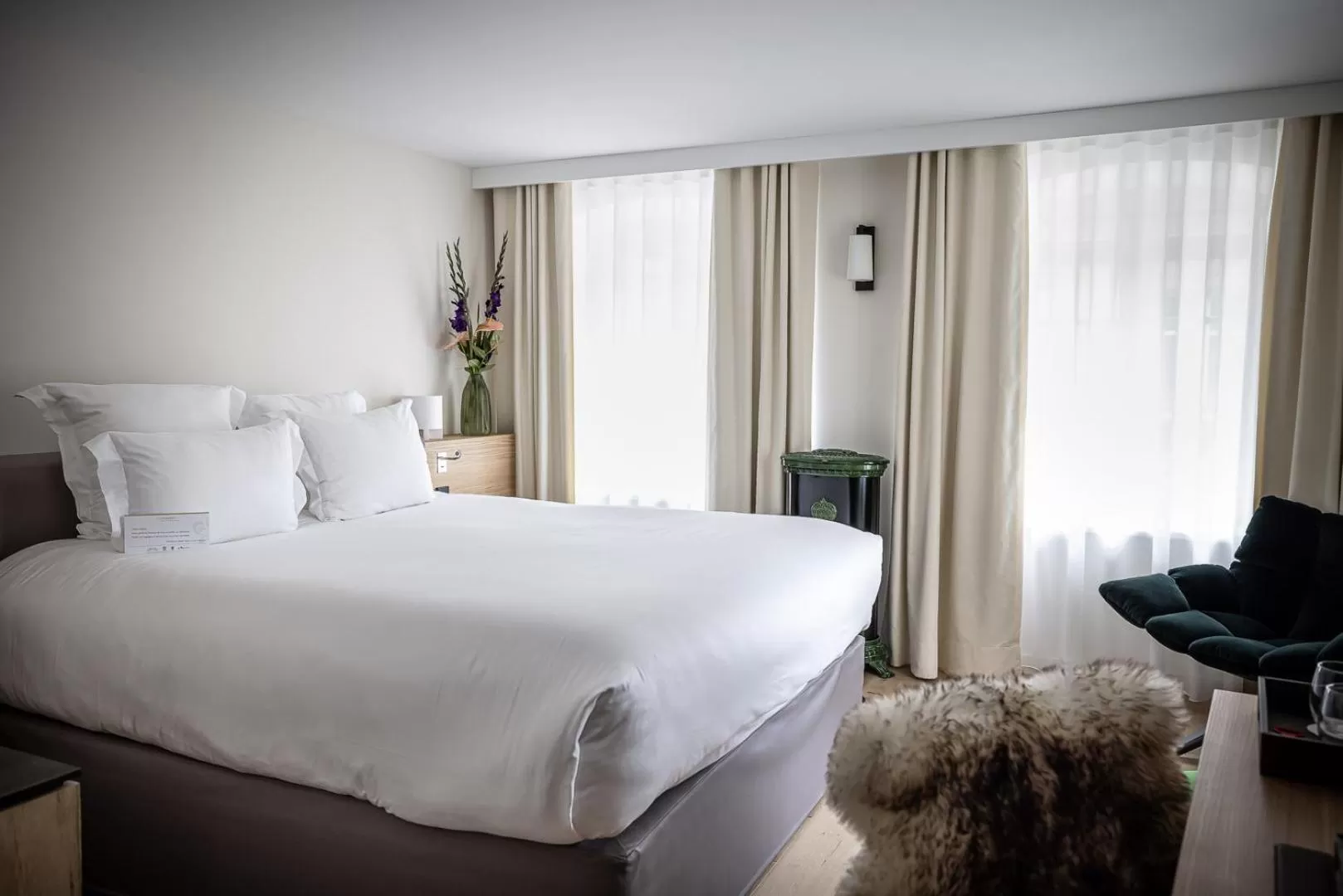 Bedroom, Bed in Relais et Châteaux Le Chambard