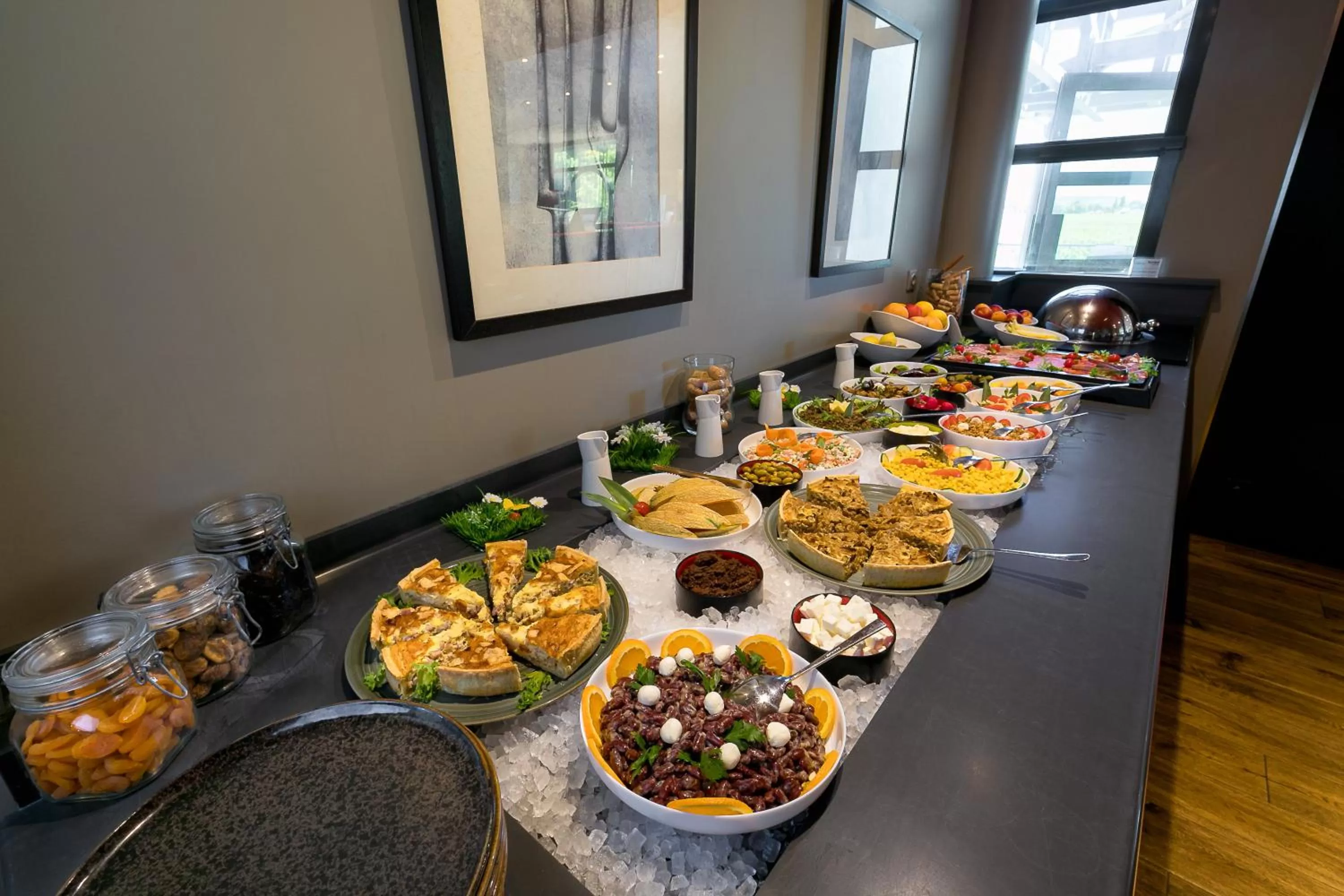 Meals in Kyriad Prestige Beaune le Panorama