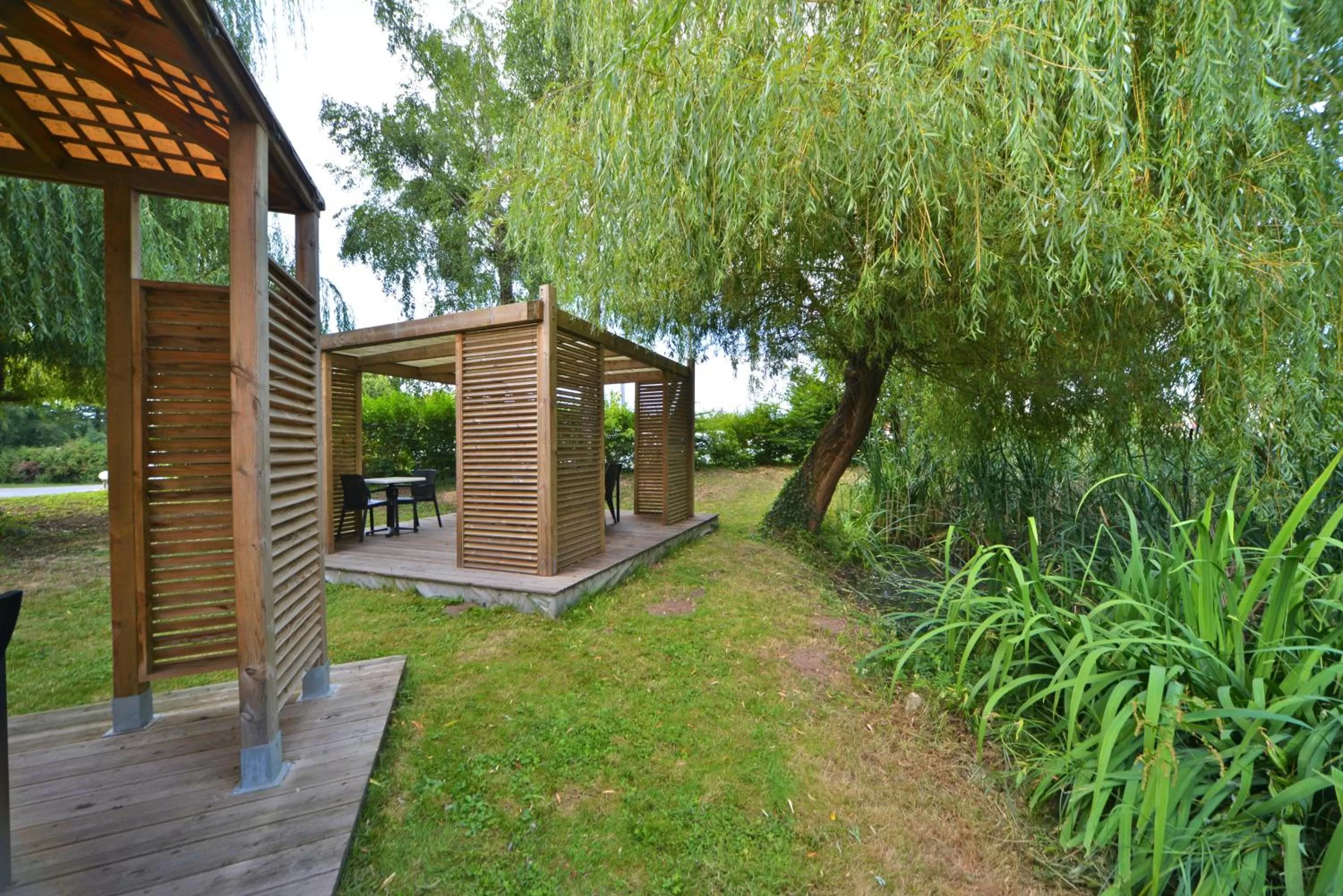 Patio in Logis - Hotel Restaurant La Mire