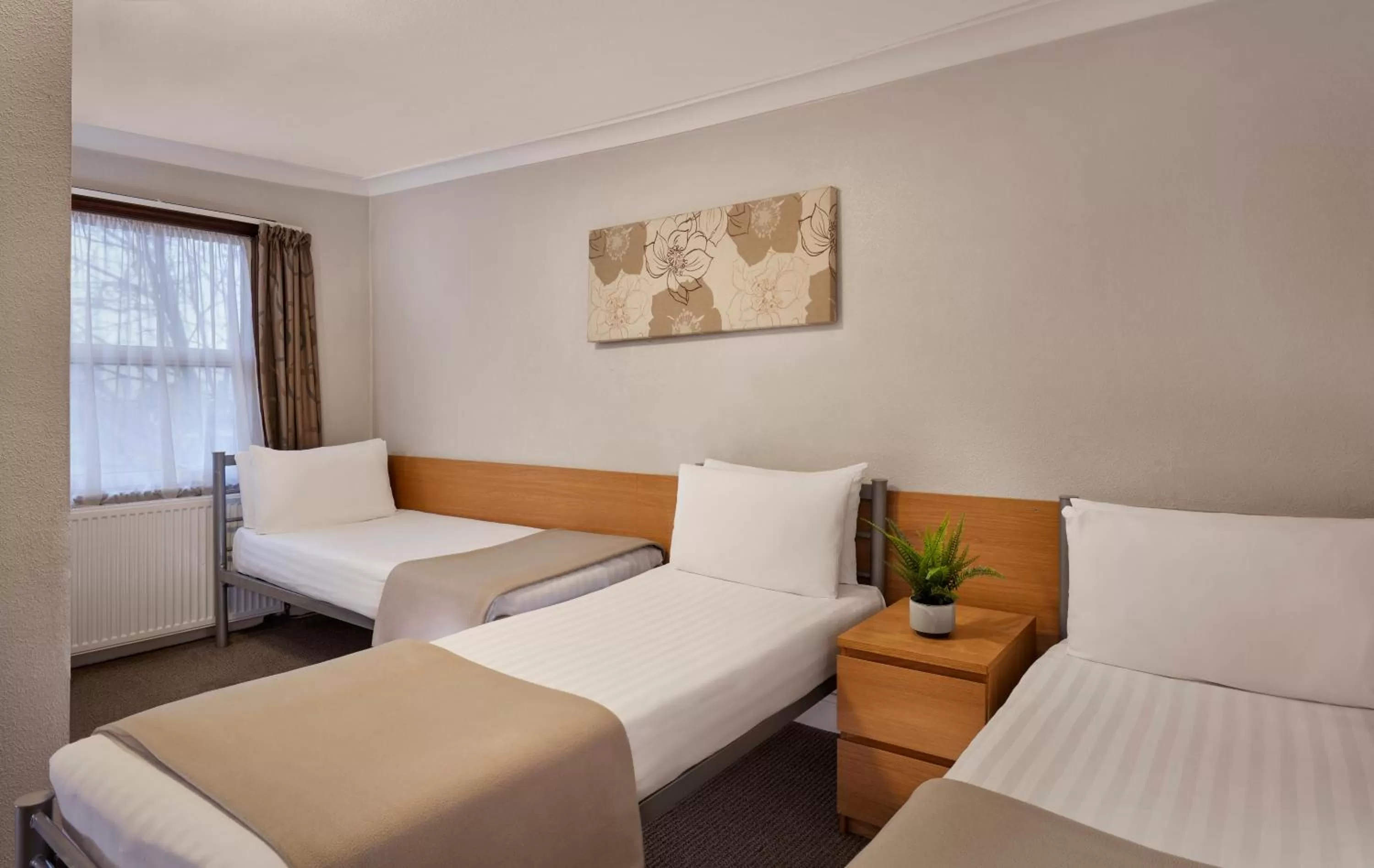 Bedroom, Bed in Lords Hotel