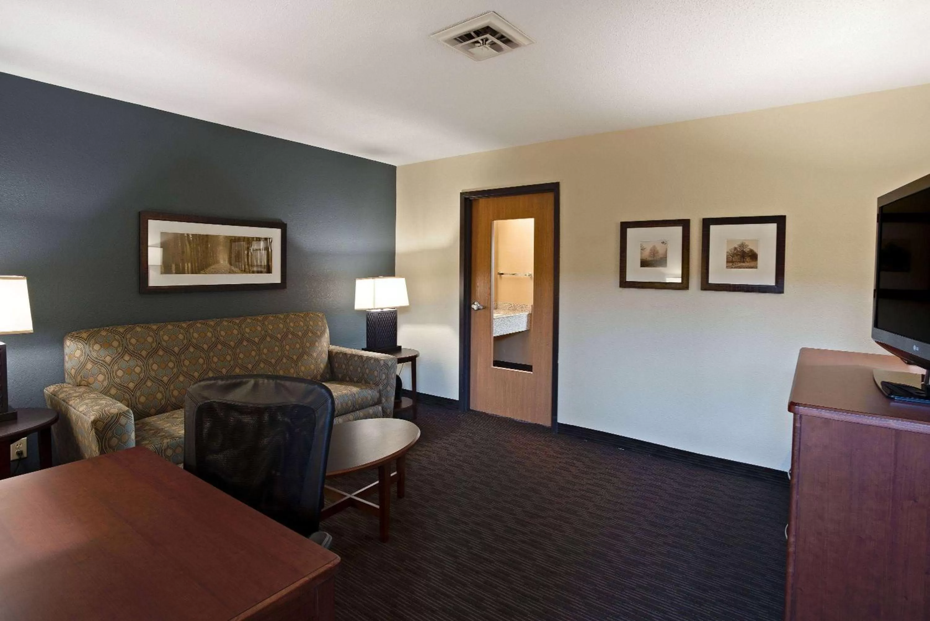 Photo of the whole room in AmericInn by Wyndham Bay City