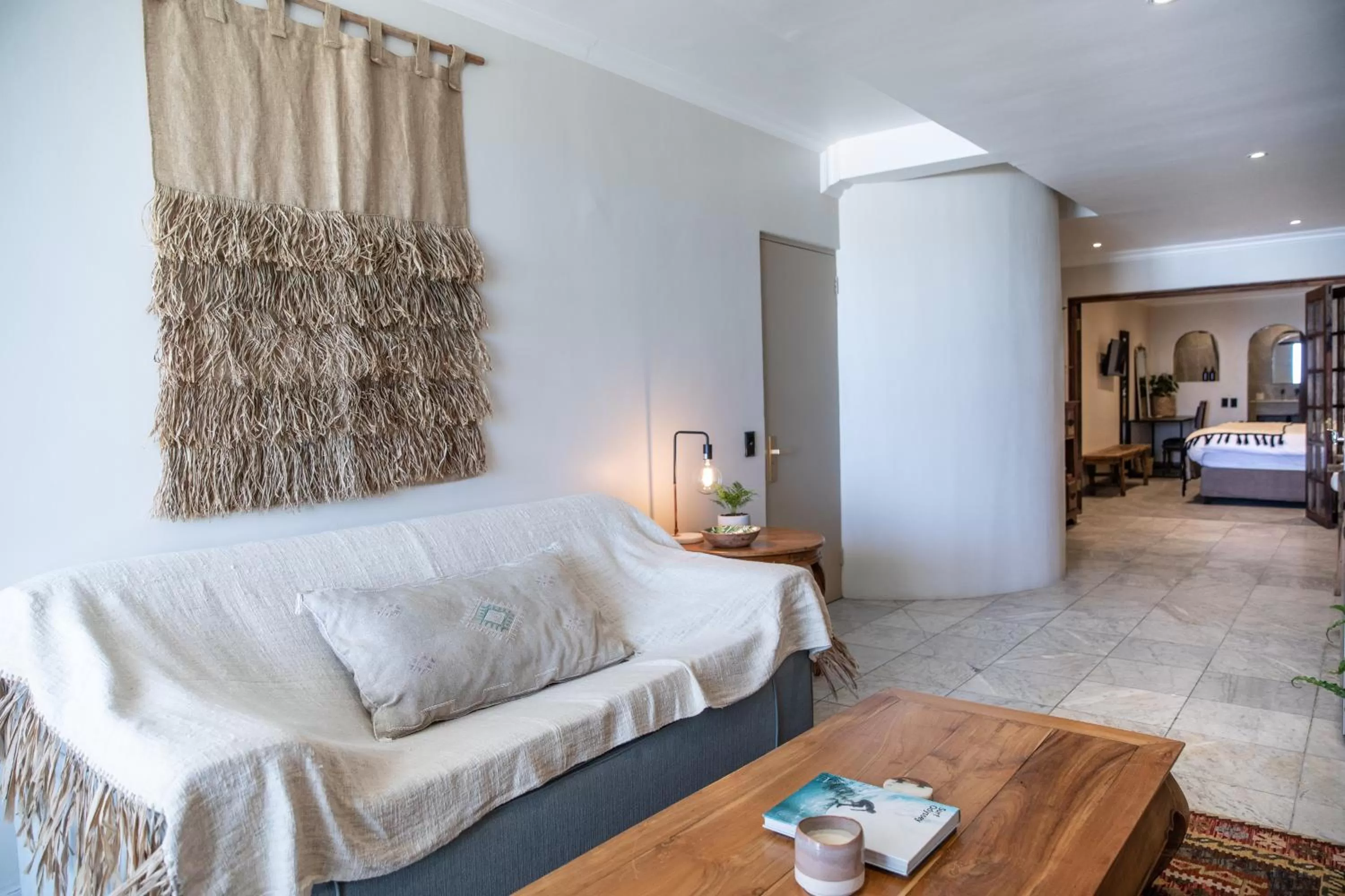 Living room, Bed in Sea Castle Hotel Camps Bay