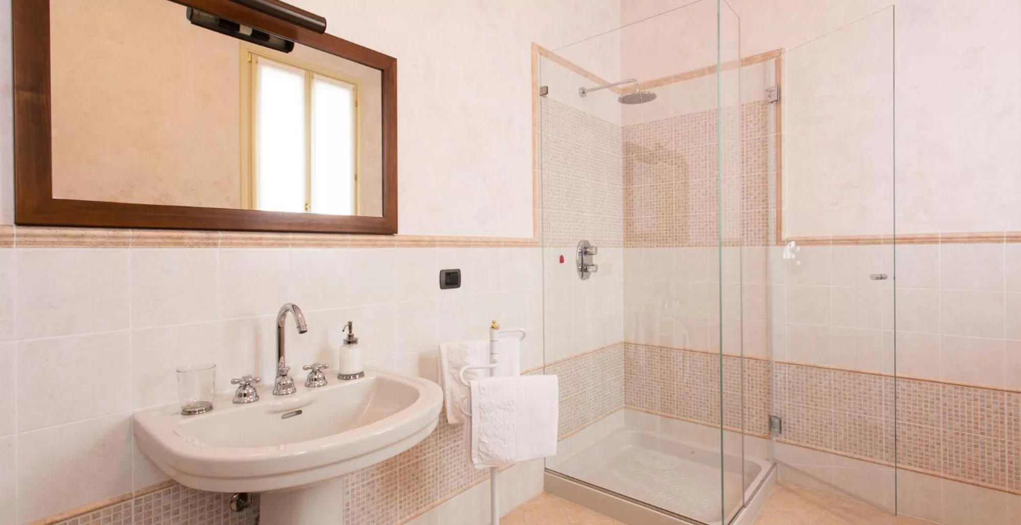 Shower, Bathroom in B&B Residence il Ciliegio , Via Villa Superiore 93 Luzzara