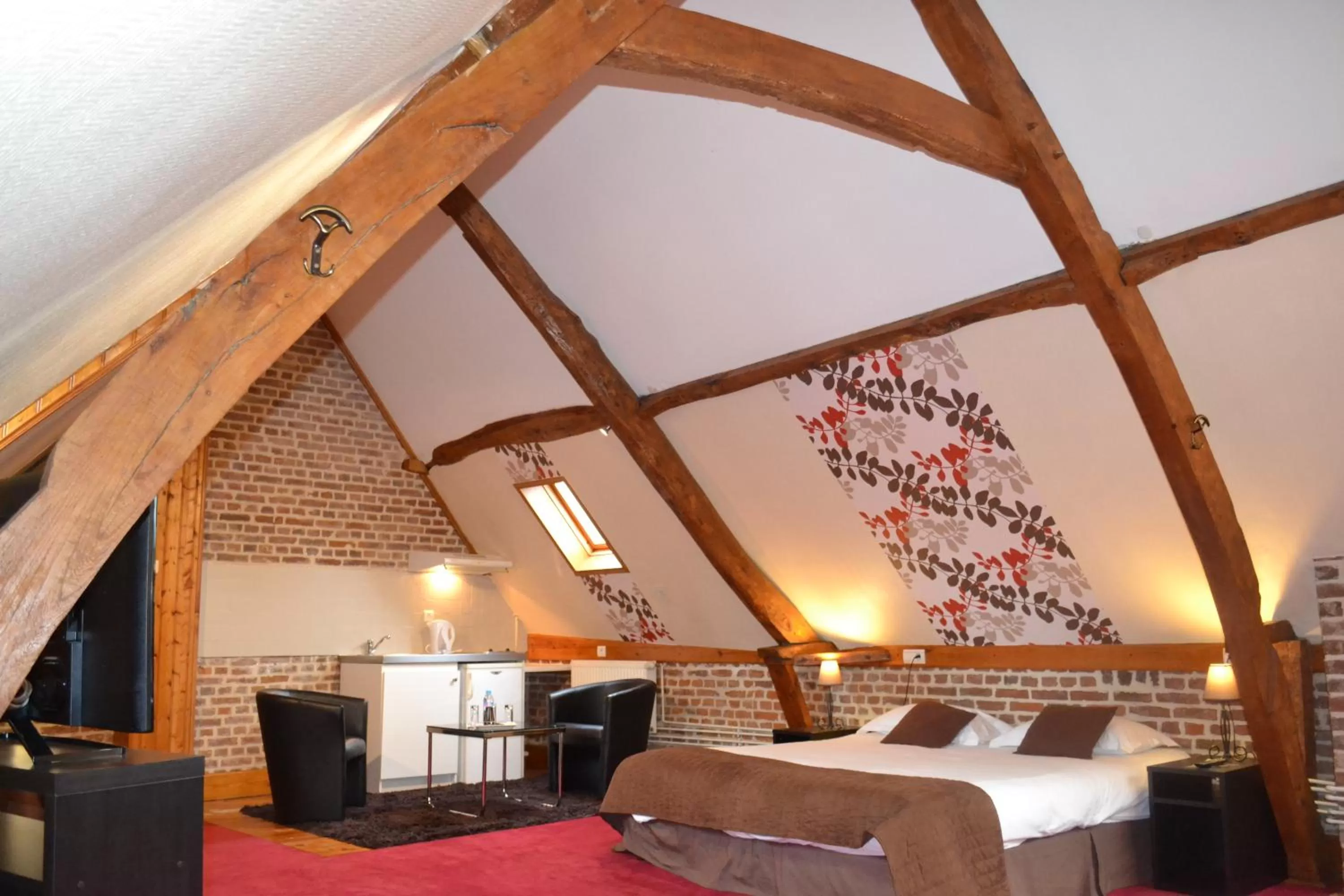 Dining area, Bed in Le Domaine des Cigognes
