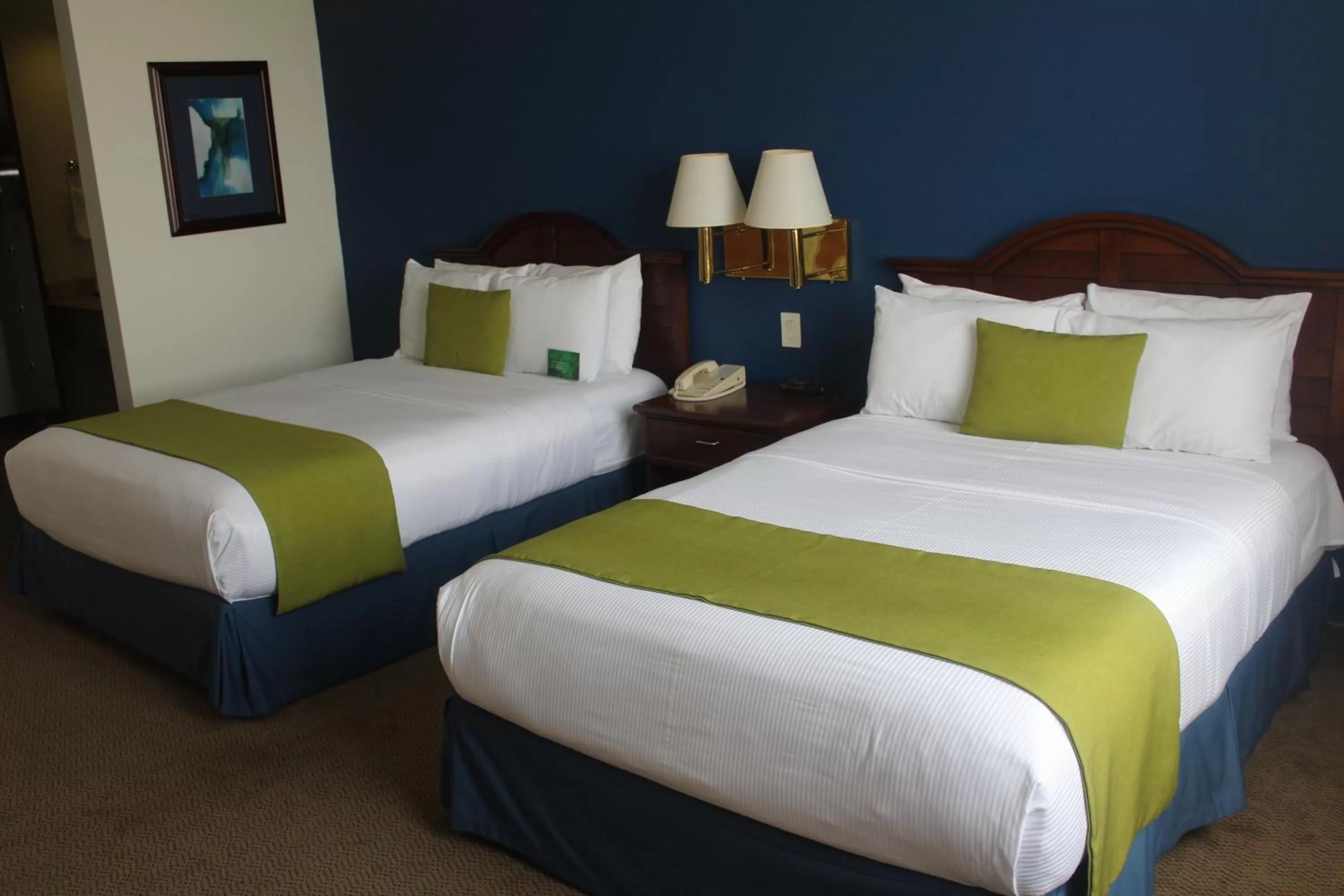 Bed in Best Western PLUS Los Mochis