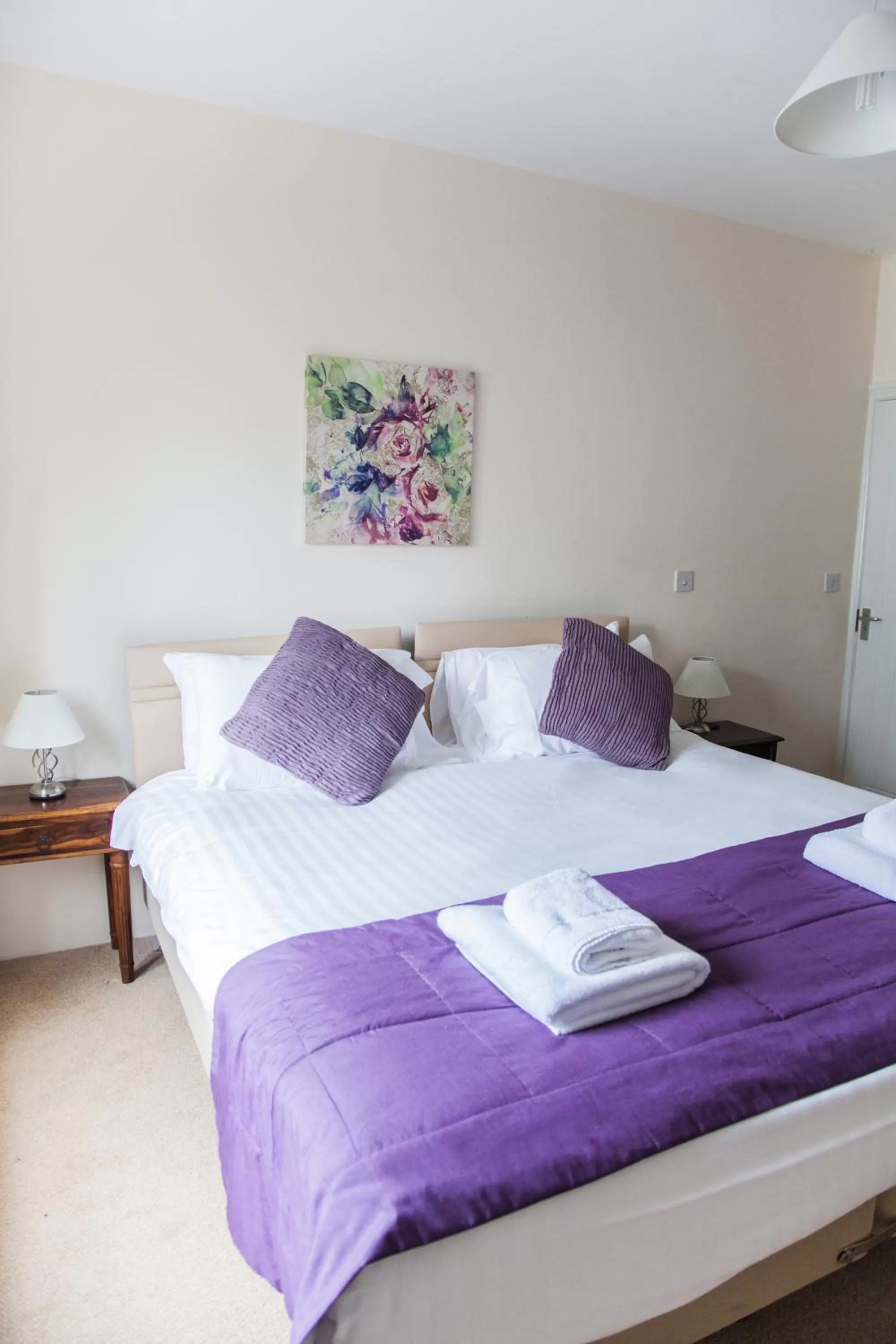 Shower, Bed in The Poltimore Inn