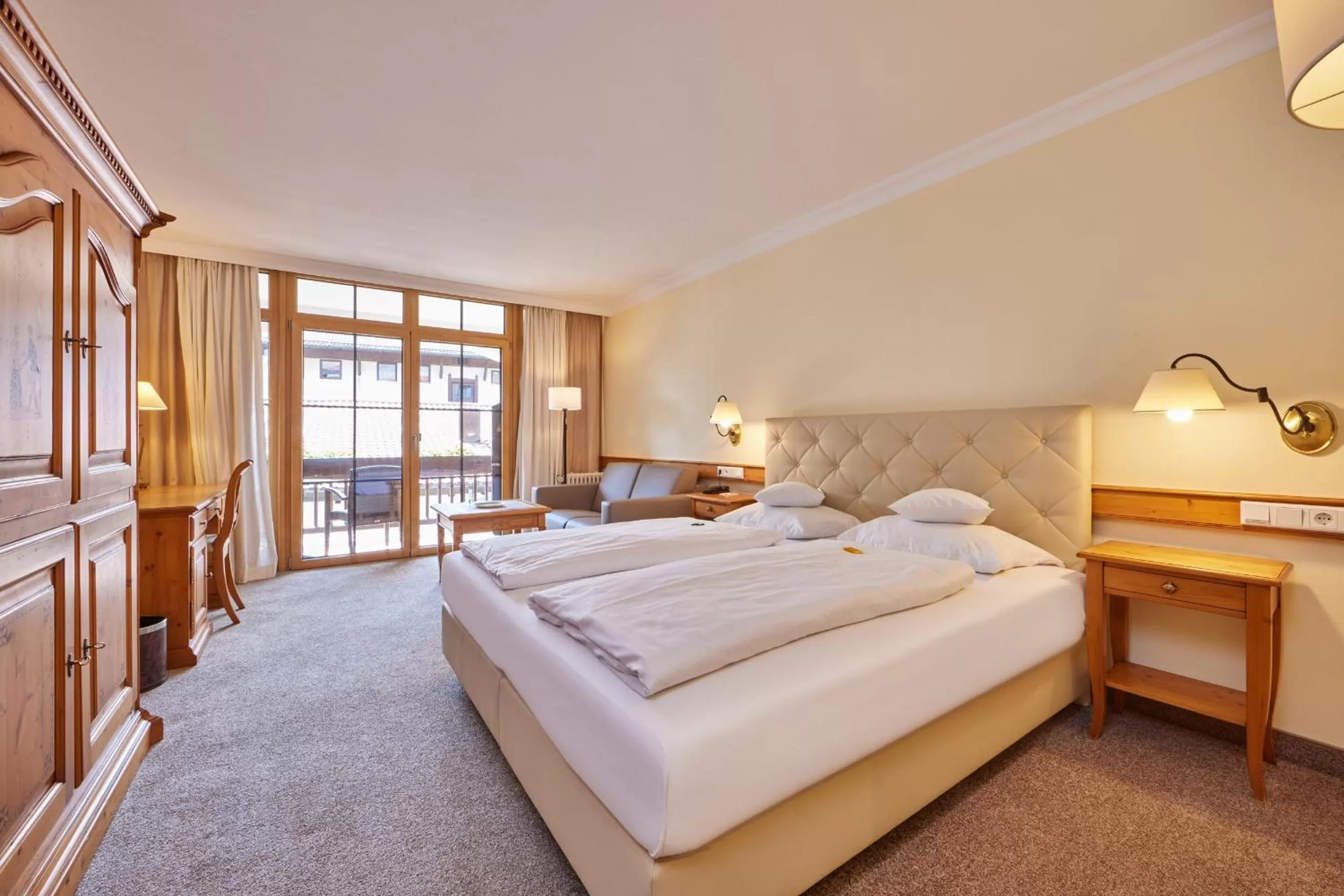 Photo of the whole room, Bed in Hotel Zugspitze