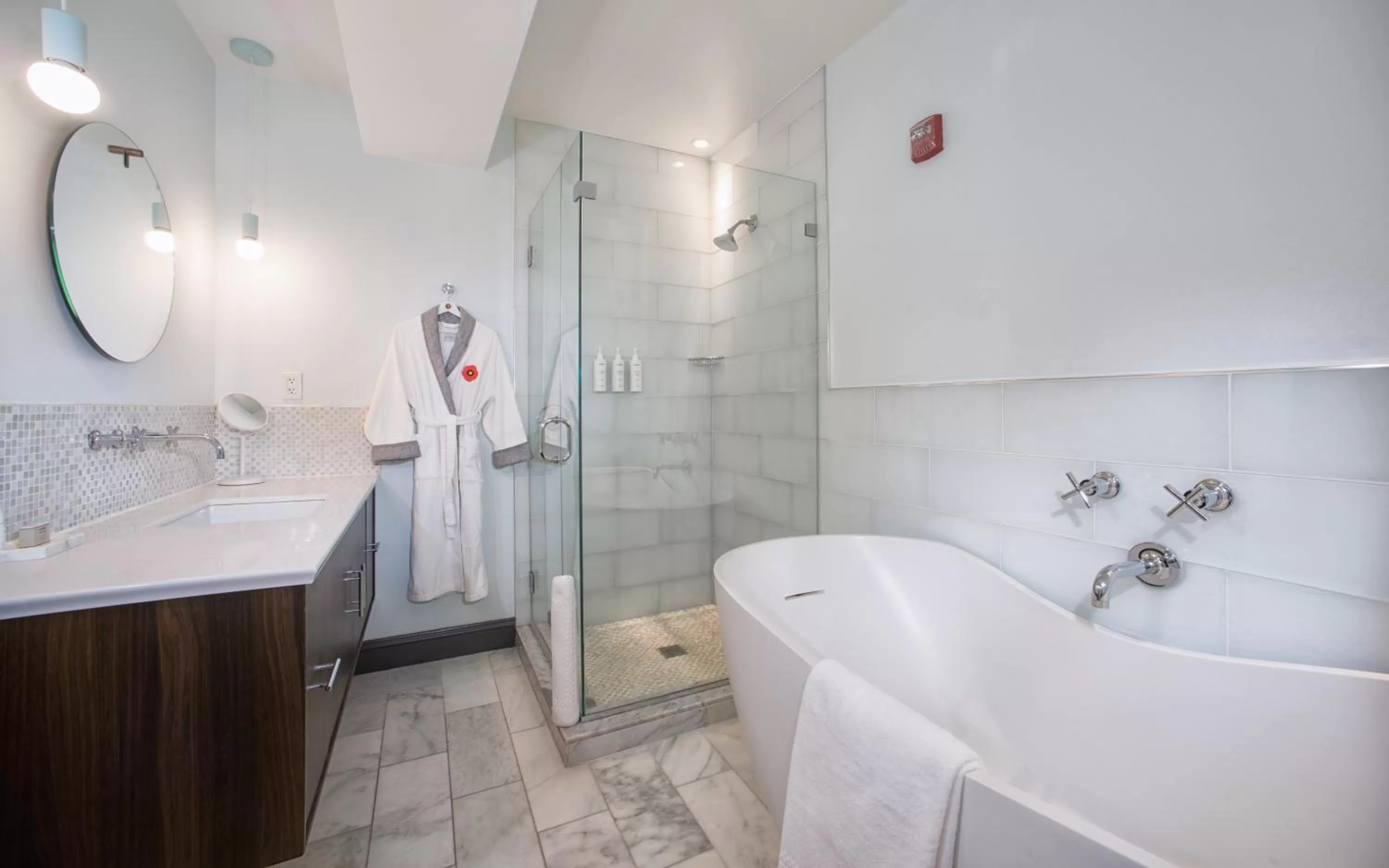 Shower in The Poppy Georgetown Guesthouse and Gardens