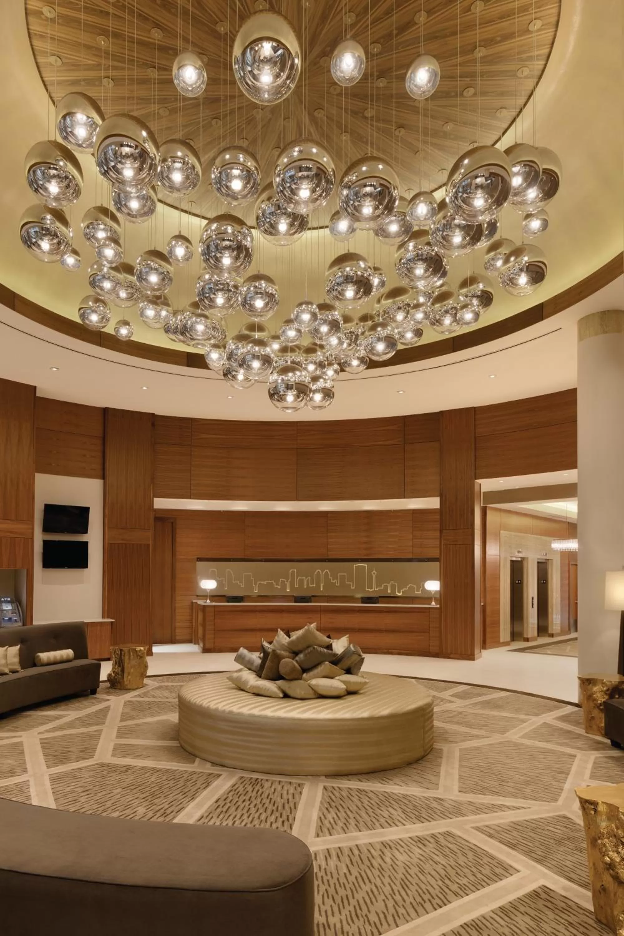 Lobby or reception in Radisson Hotel & Conference Centre Calgary Airport