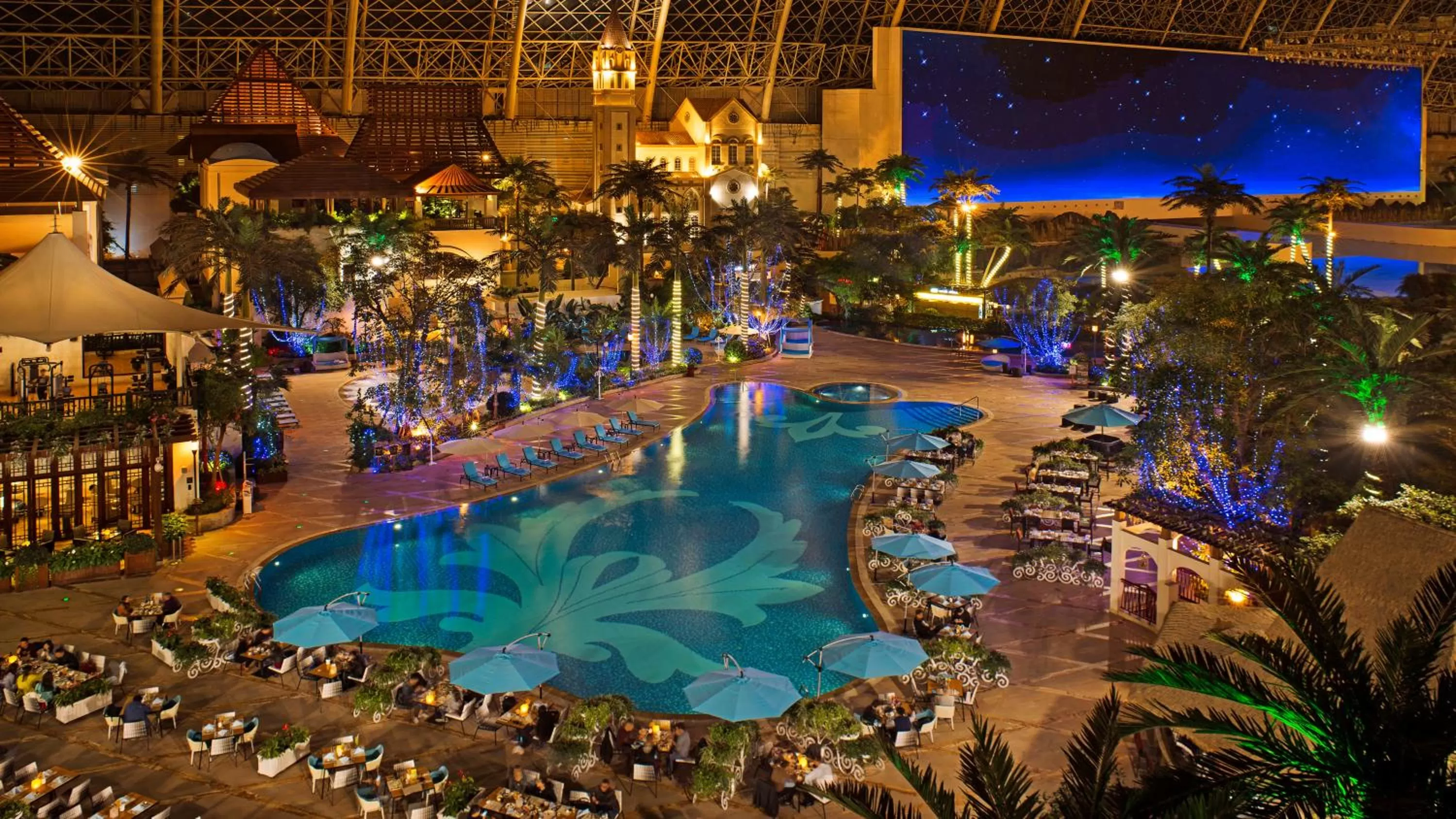 Swimming pool in InterContinental Chengdu Global Center by IHG