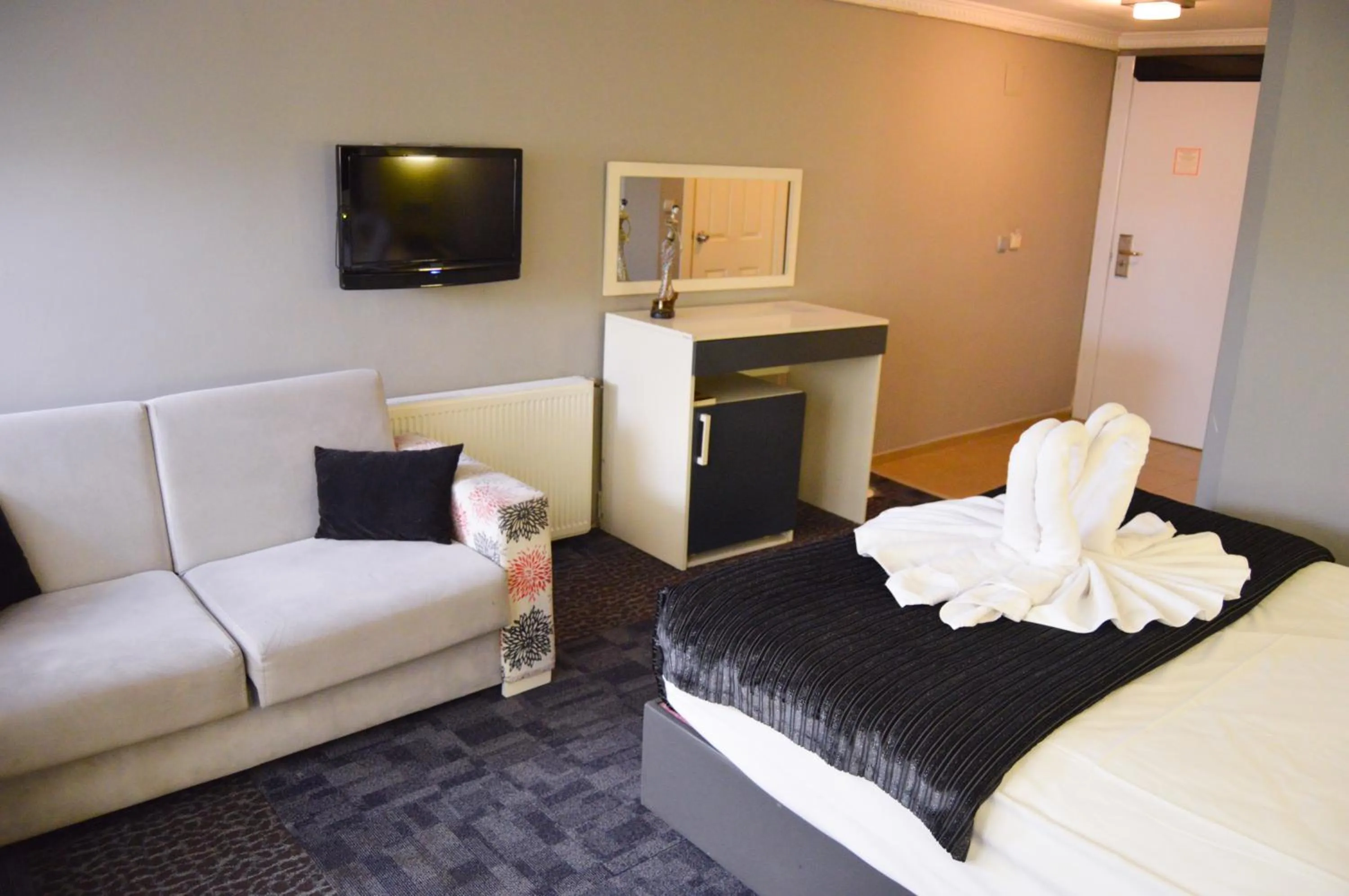 Living room, Bed in Comfort Downtown Istanbul Hotel