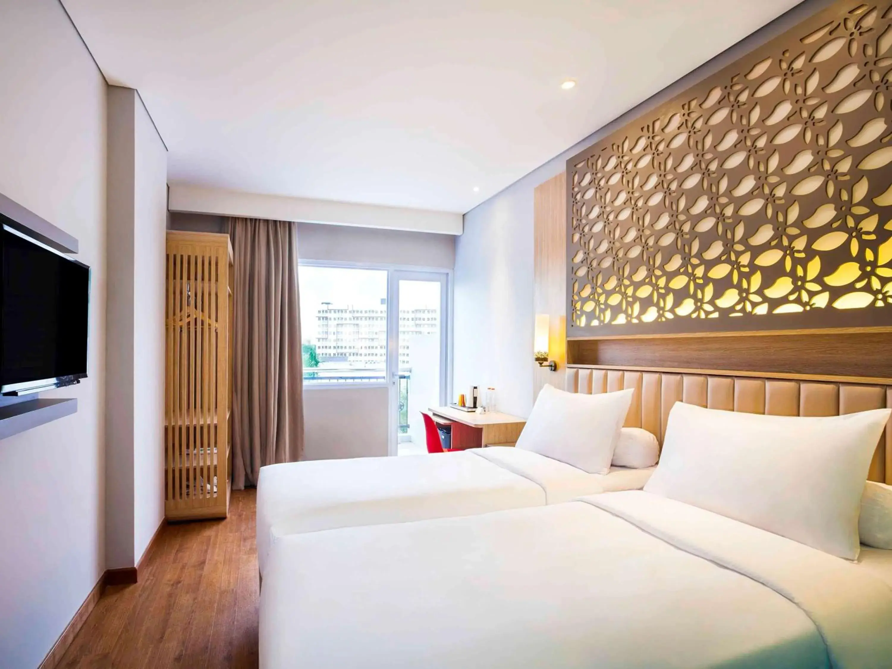 Twin Room with Balcony in ibis Styles Cikarang Twin Room with Balcony in ibis Styles Cikarang