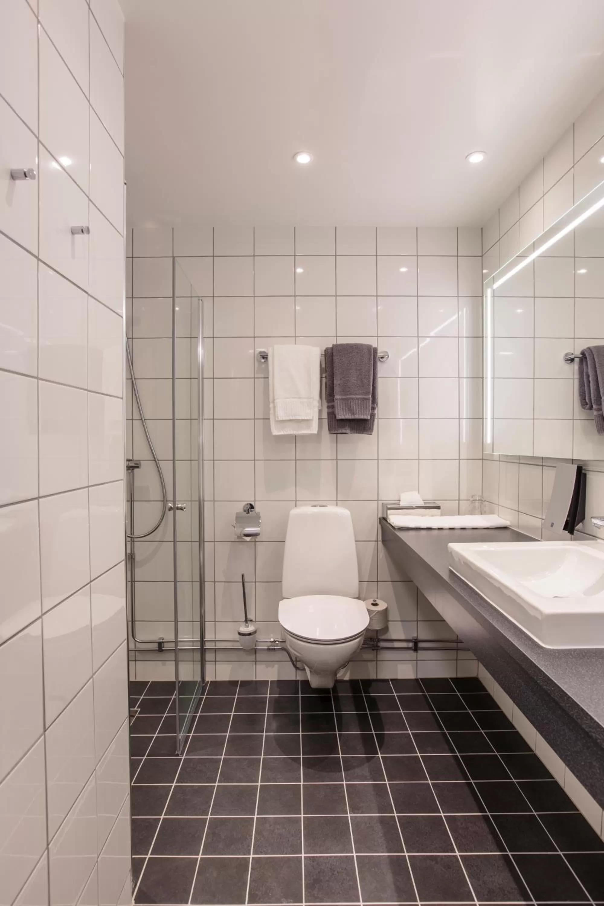 Toilet in Home Hotel Uman