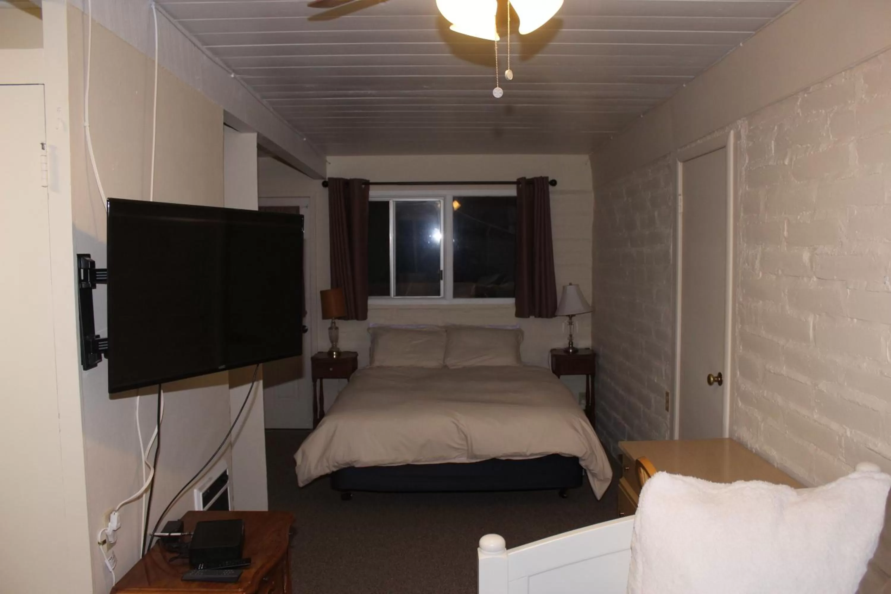 Bed in Little European Lodge