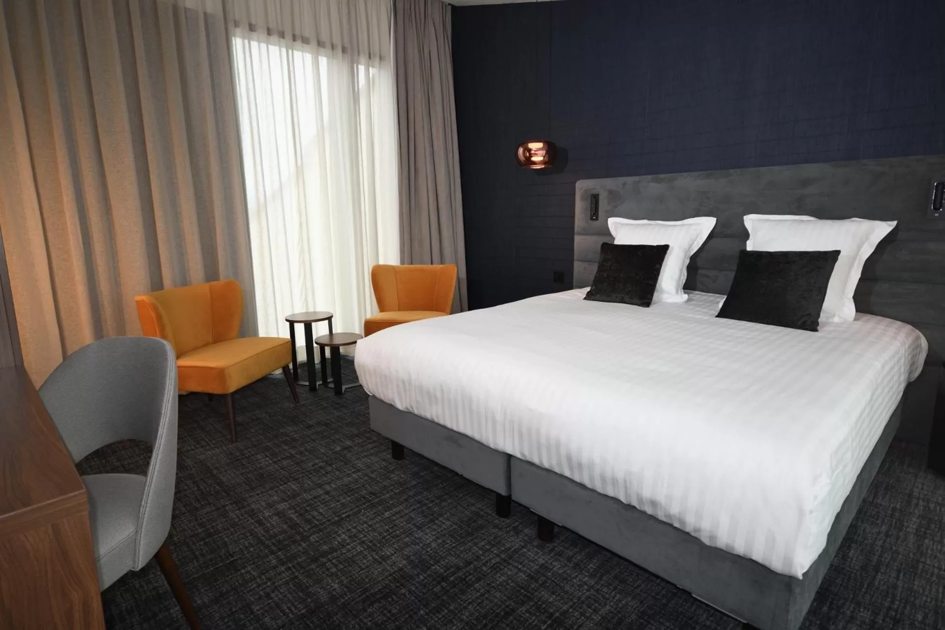 Photo of the whole room, Bed in Hôtel La Maison Bord'eaux