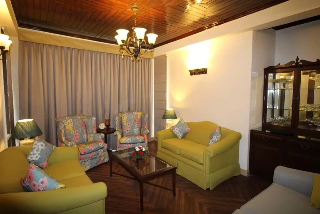 Lounge or bar in The Oaktree House