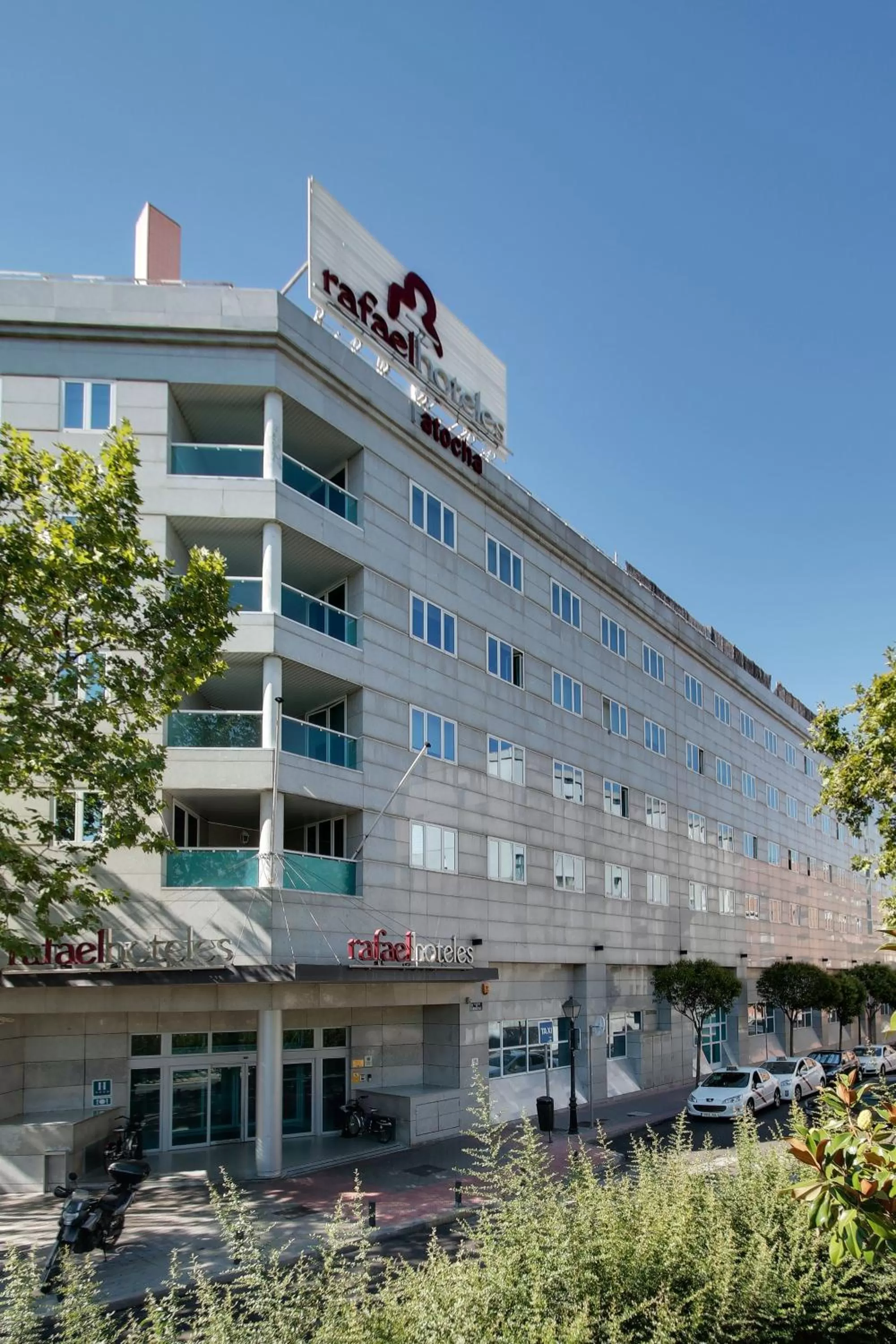 Quiet street view in Rafaelhoteles Atocha