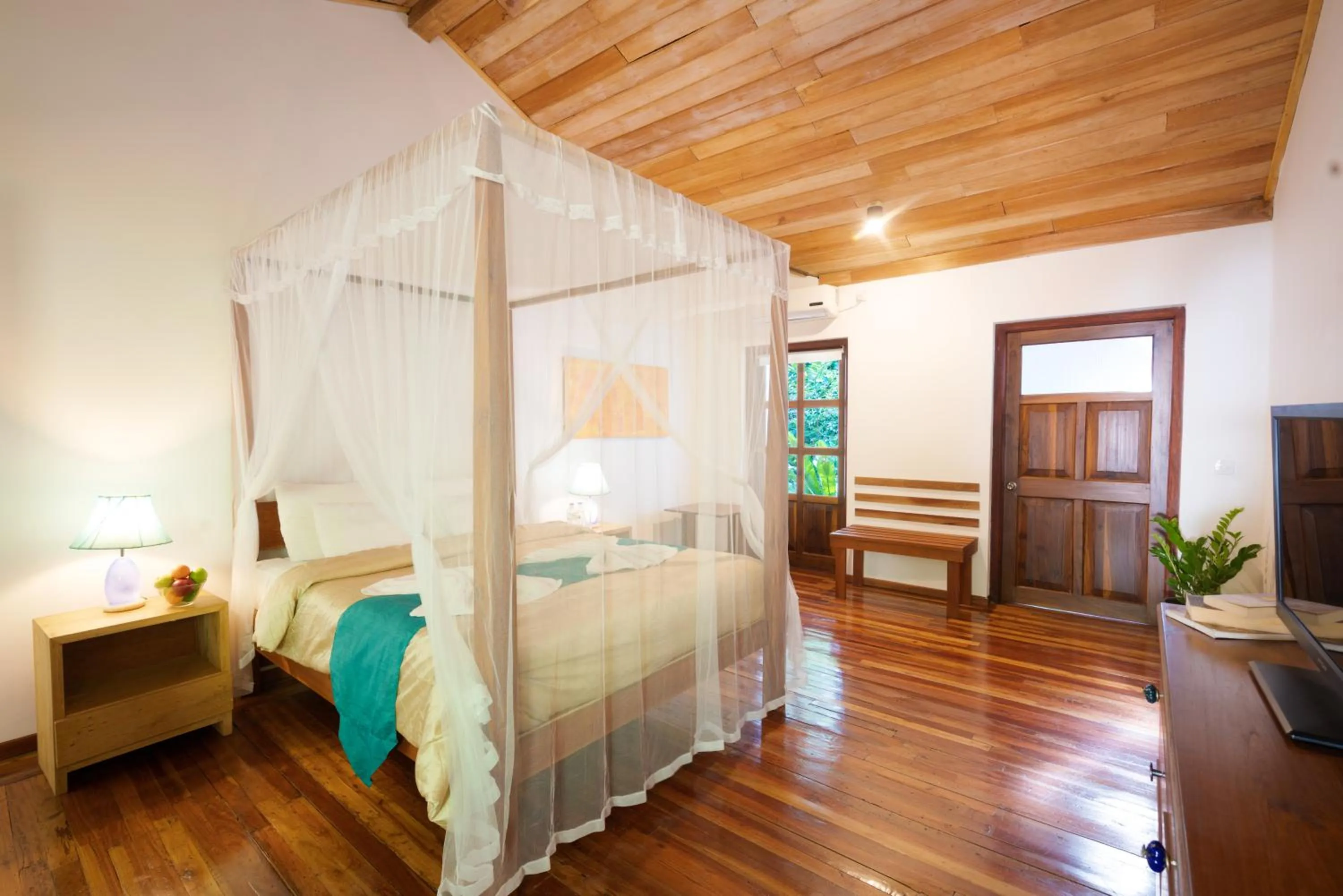 Bed in Sweet Cinnamon Kandy